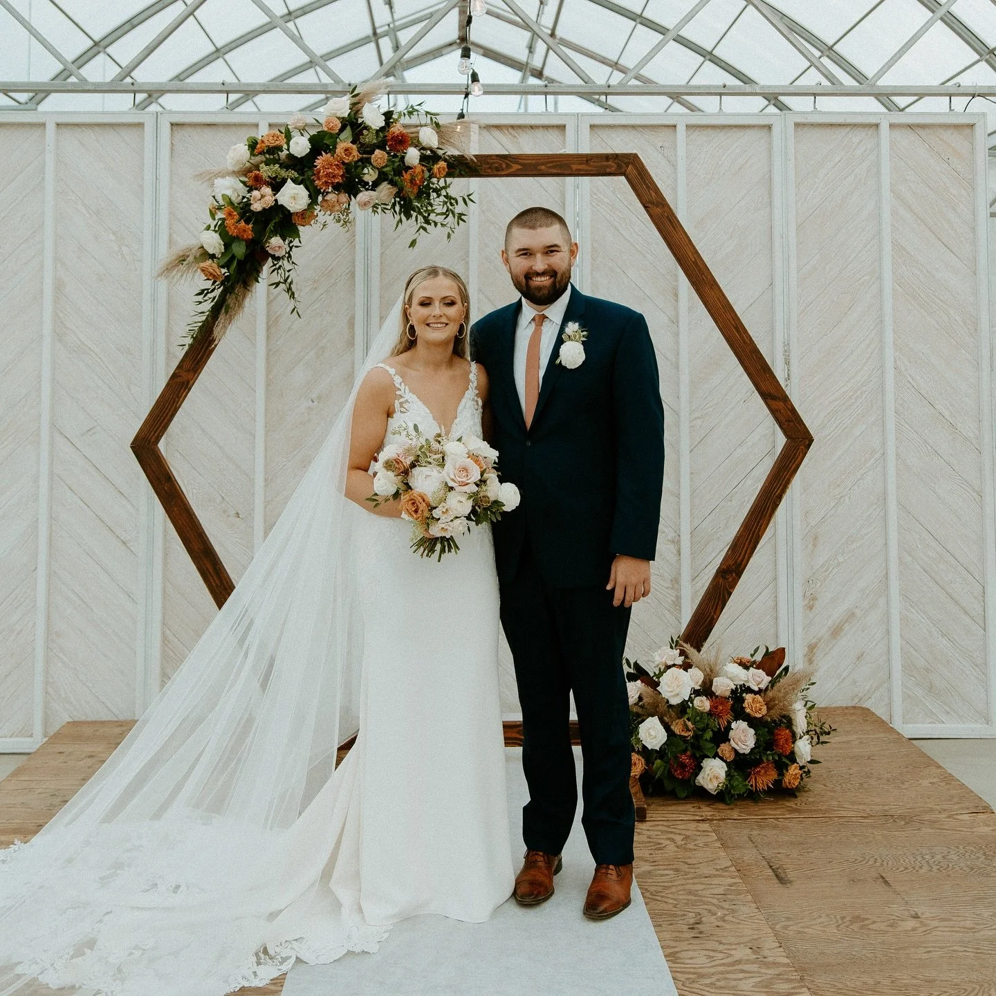 One piece of advice for wedding planning? Lean into the season. Or pick your wedding date based on the season. Everything flows so well when you&rsquo;re echoing nature 🍂🍁🧡
.
.
Venue: @farm12puyallup 
Photographer: @_lilyandfernphotos92 
Hair and 