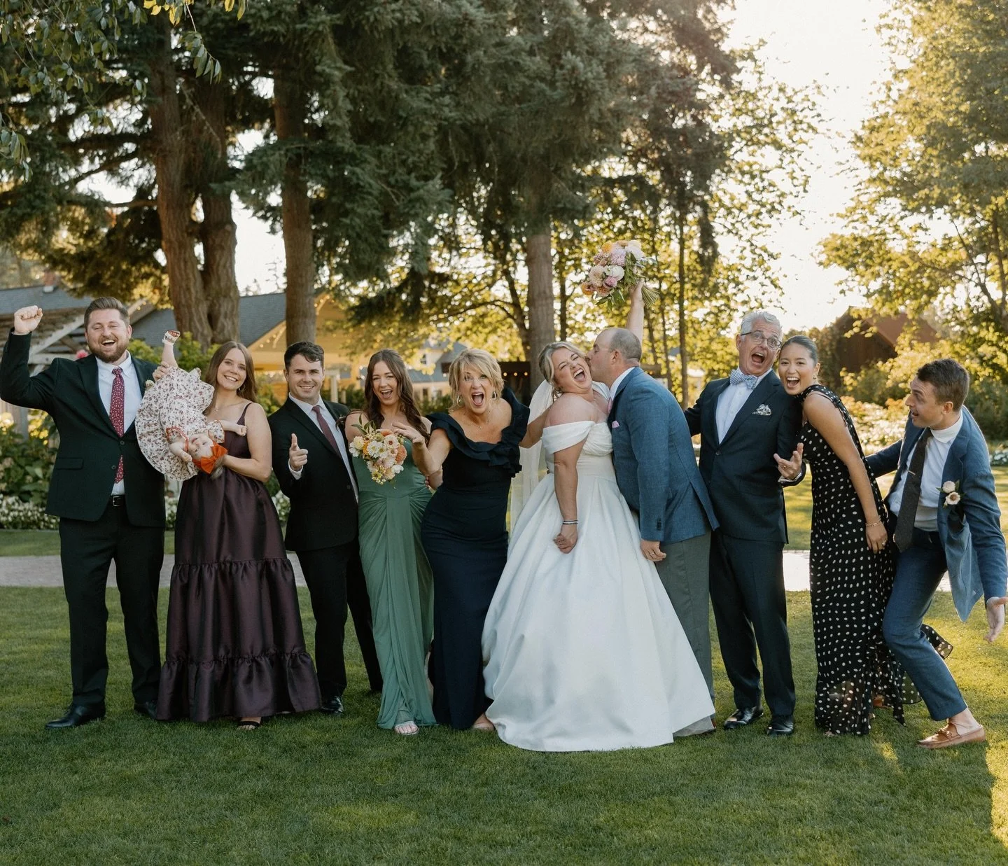 Happy Thanksgiving!!! From my family to yours! 🫶🏻🌸😍
.
.
📸: @gina.paulson 
.
.
#weddingflorist #florist #tacomaweddingflorist #family