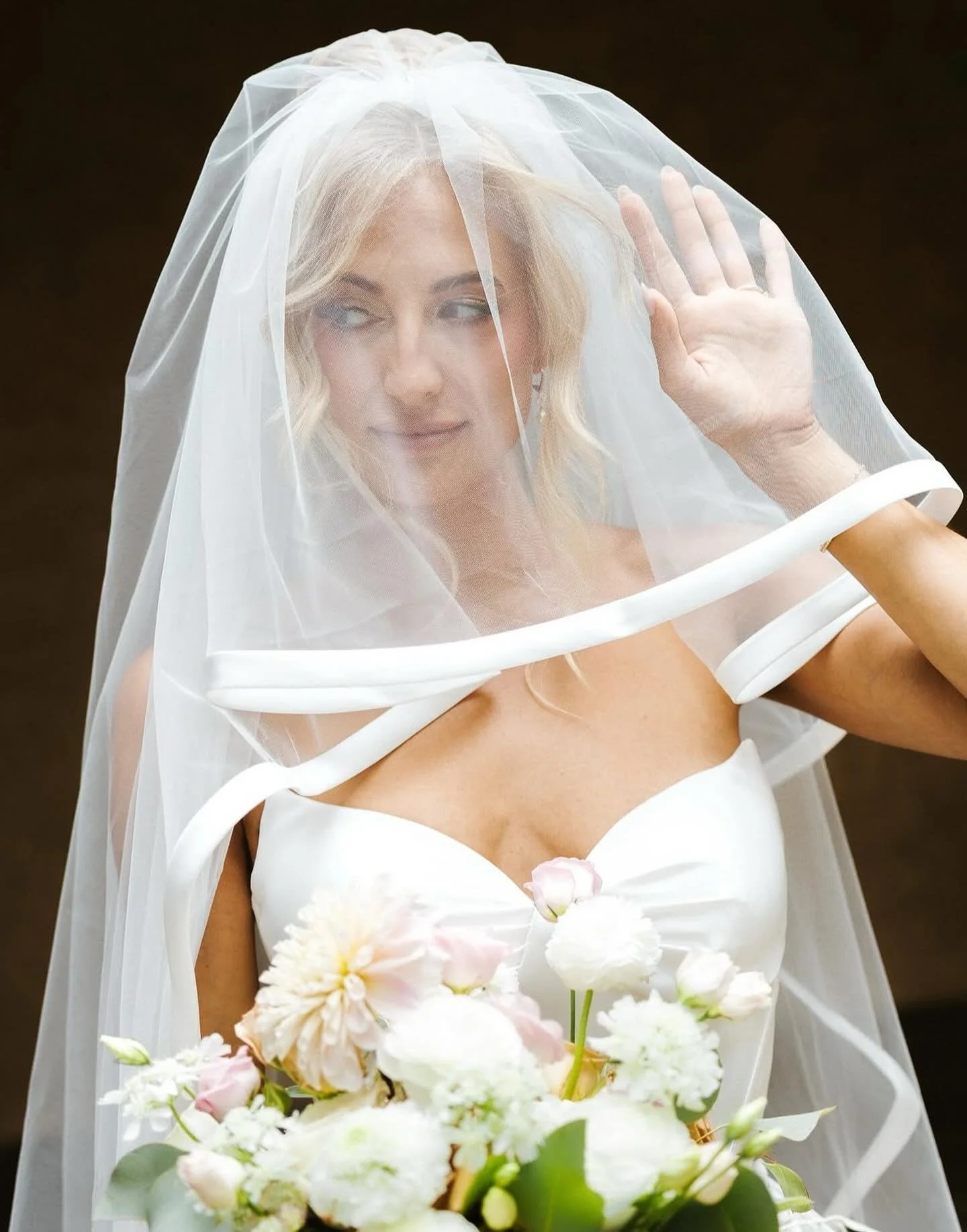 🤍Olivia🤍 Simply stunning @oliviasiegele 

#BridalSprayTan #BrideToBe #WeddingTan #BridalGlow #ColoradoBride #DenverBride #BridalBeautyDenver #BronzedBabe #BridalGlowUp #MountainWedding #RockyMountainBride #DestinationWedding #DippedSunless #Wedding