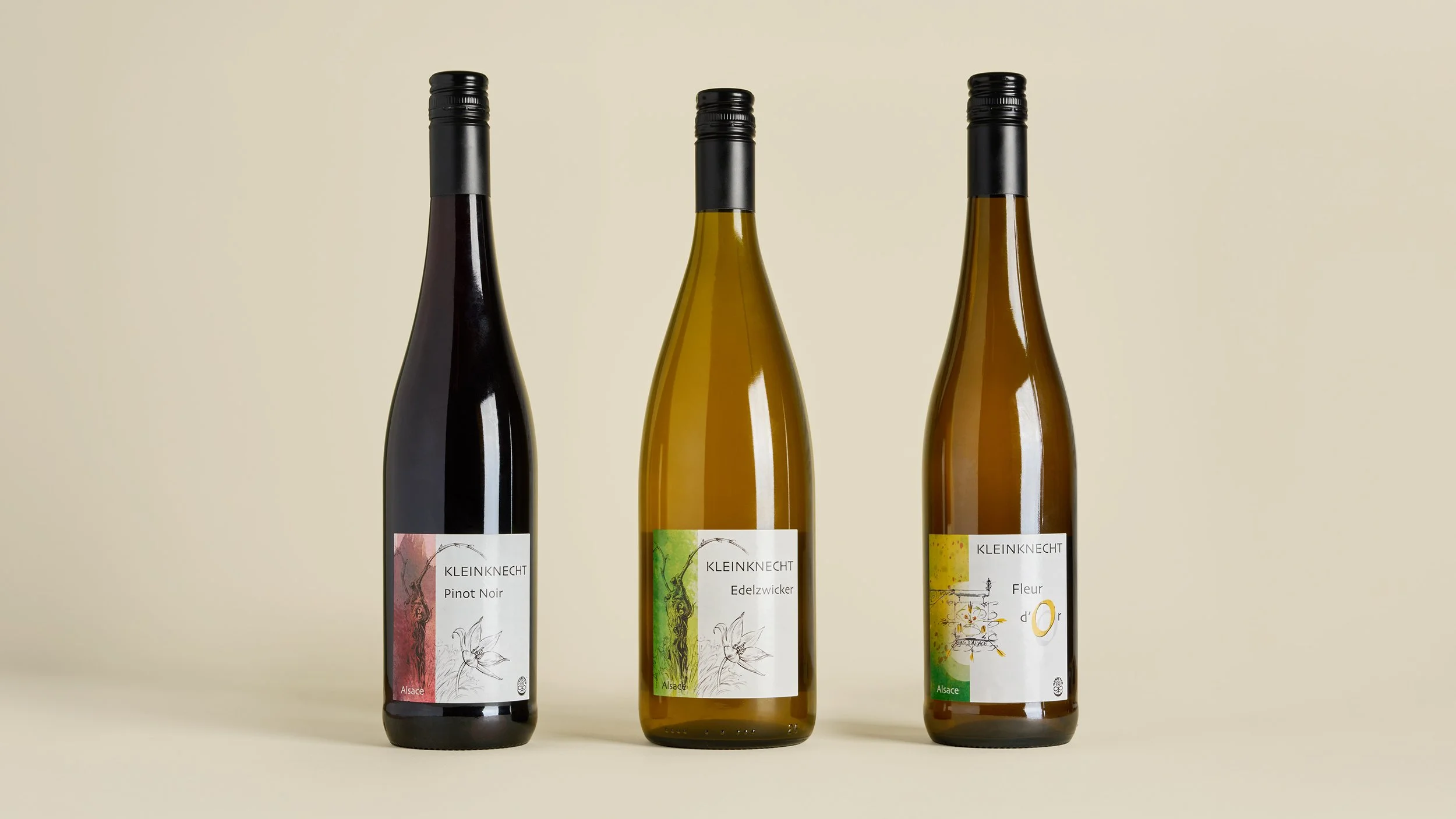Tre viner från Kleinknecht på rad, från vänster: Pinot Noir, Edelzwicker, Fleur d'Or