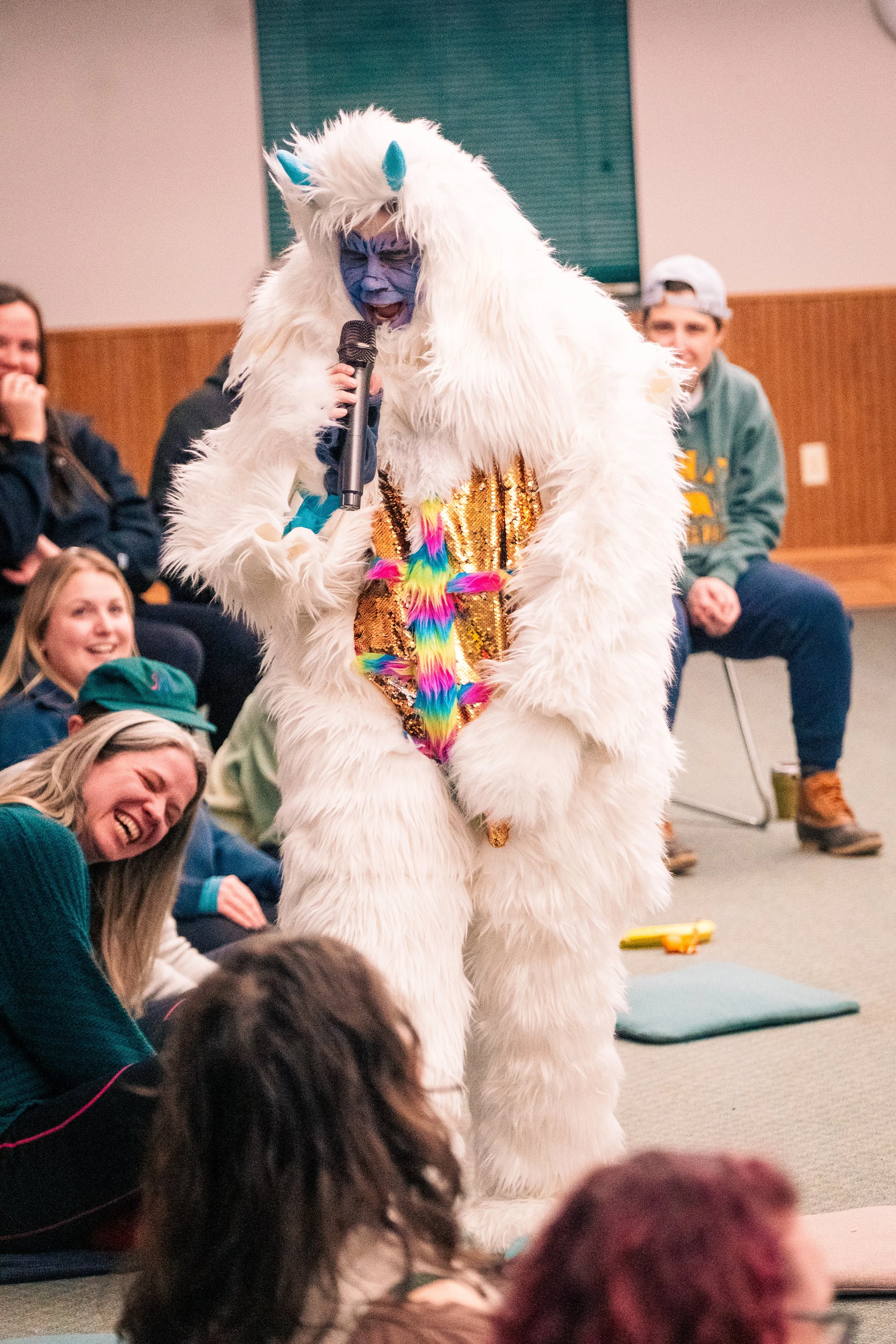 drag yeti performing
