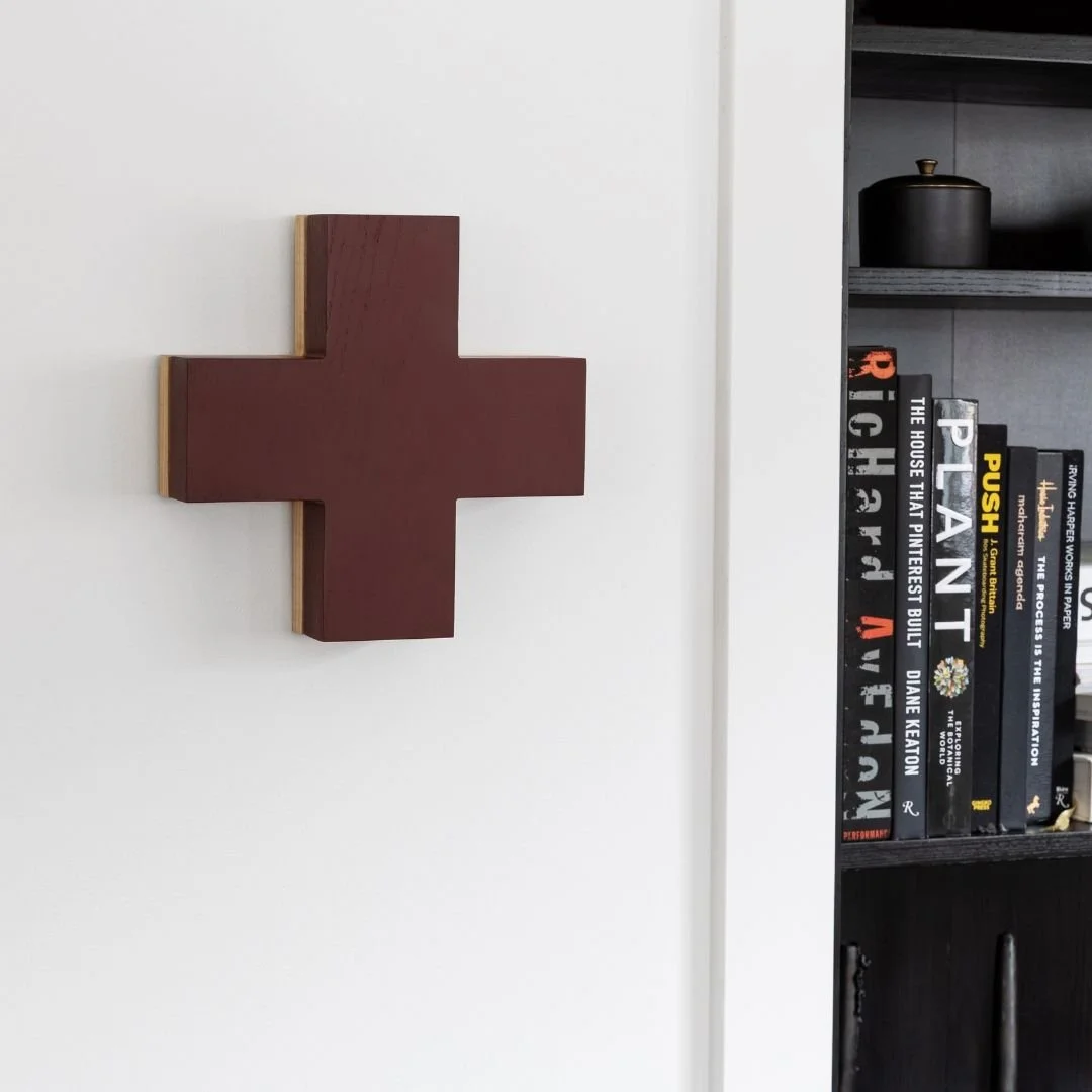 KNOCK KNOCK

An existential tap on the shoulder.

📷: @nate_christenson 

#theinbetweenstudio, #faithjourney, #religousart, #thecross, #christiangifts, #spiritialgrowth, #lent, #visualreminders