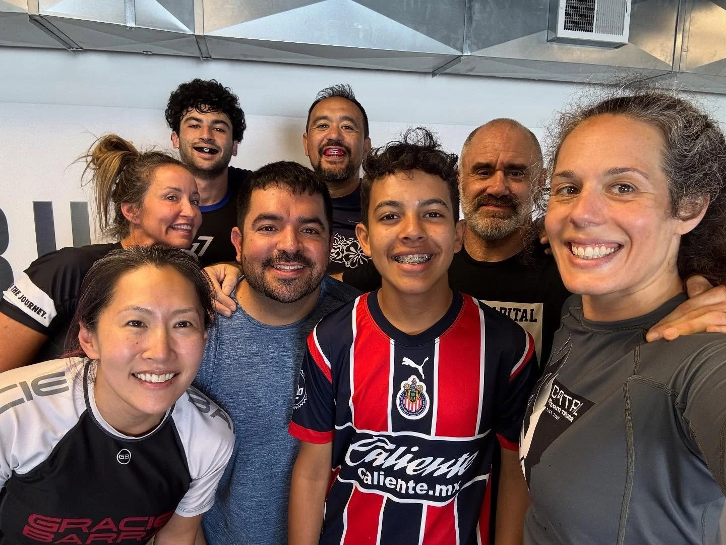 Great to have Coach @letterten here this weekend βοΈ
He always loves starting from the feet and working a full feet β‘οΈ floor β‘οΈ finish sequence π₯
And we had an awesome crew come through for 10:30 AM BJJ and 11:30 AM open mat π
#teamtruestyle #tr