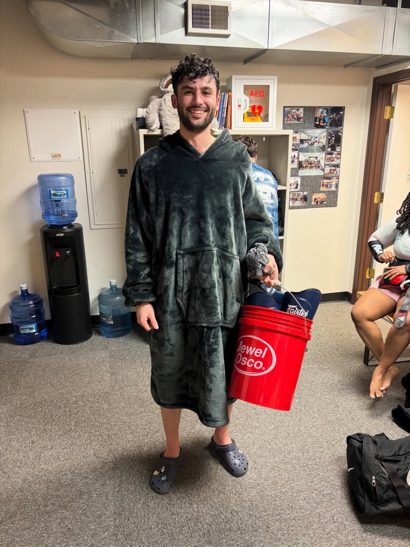 Real Style at True Style 😎

This is the best workout ensemble I&rsquo;ve ever seen 🤣

#teamtruestyle #keepinitreal #muaythai #kickboxing #jiujitsu