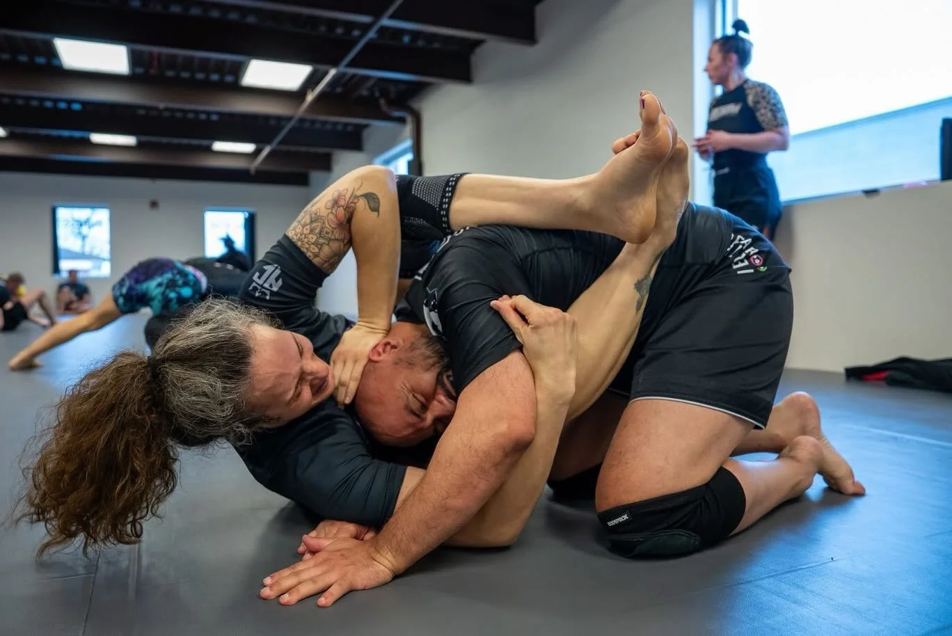Friday fight club vibes 🔥

It was great having some of my favorite @teamtakoma training partners in town @teamtruestyle 😊

Just like old times 😎 Think they missed me??!! 🤣

📸 cred: @dianabowen 

#teamtakoma #teamtruestyle #bjjfamily #fightclub #