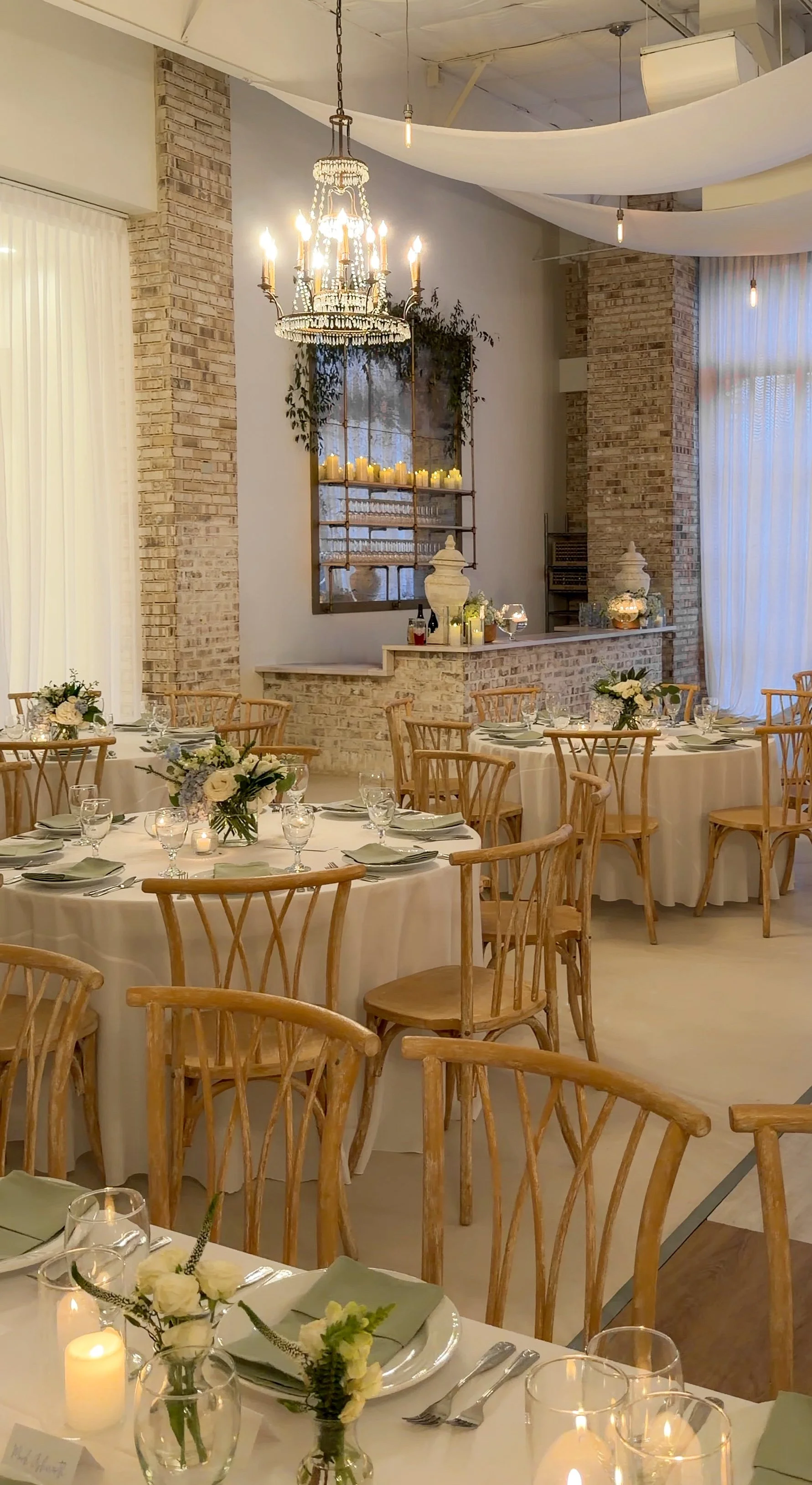 Elegant banquet setup at wrightsville manor by wilmington content co - luxury wedding content creator in north carolina