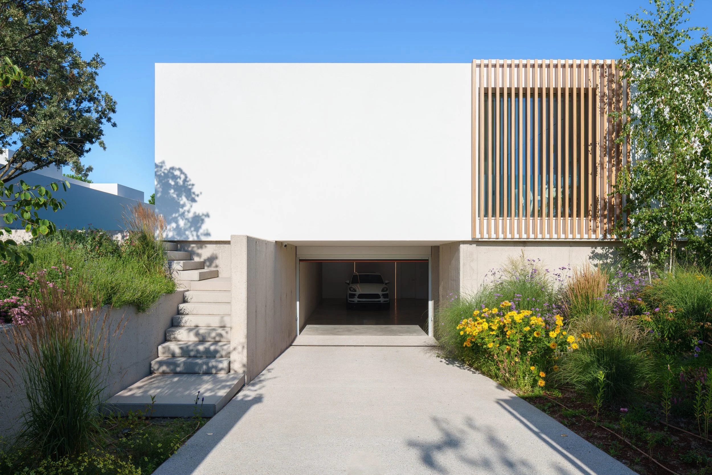 Cobbled Modern Driveway with Car.jpg
