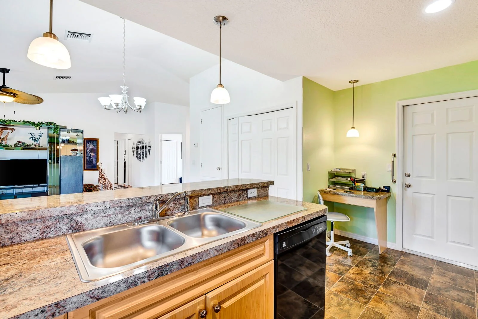 14-web-or-mls-Cypress pond-20.jpg