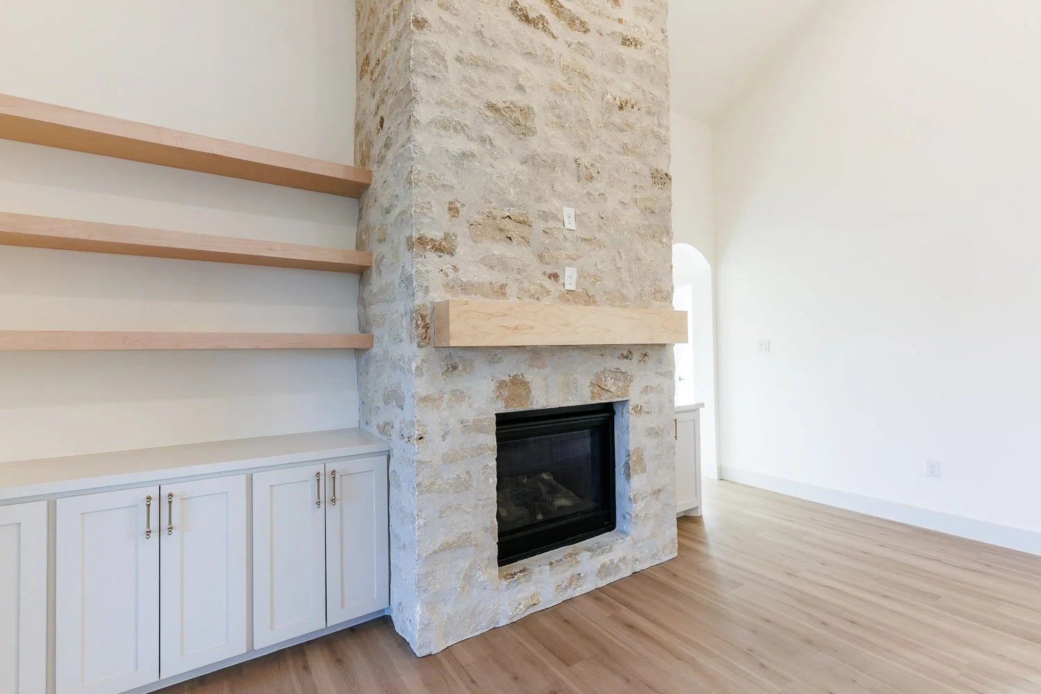 Fireplace-Luxury-home.jpg
