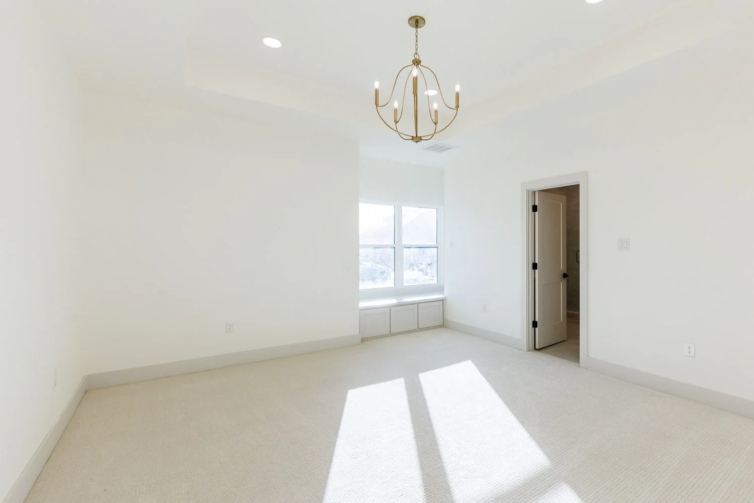 Primary-bedroom-luxury-home.jpg