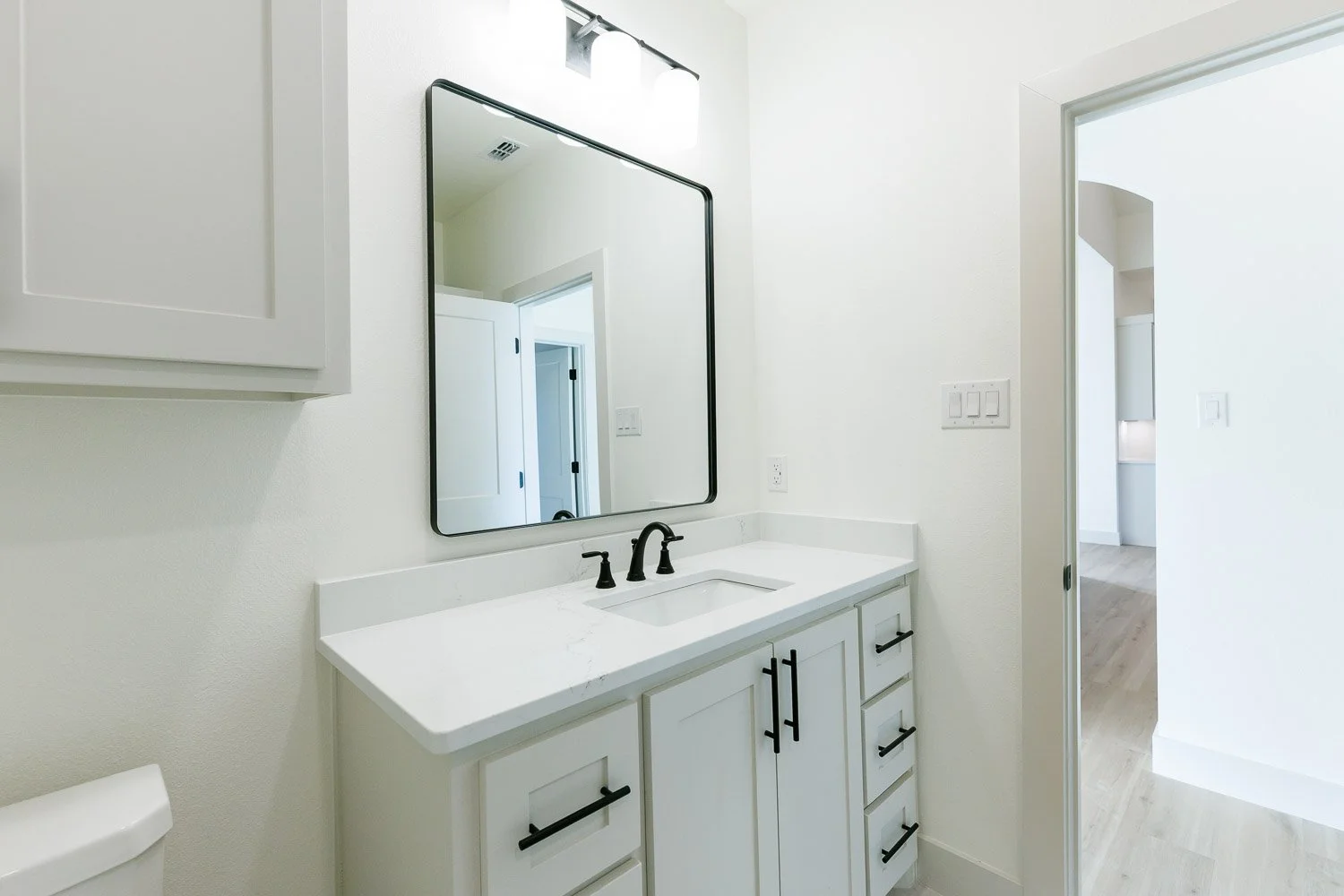 Guest-Bathroom-Luxury-House.jpg