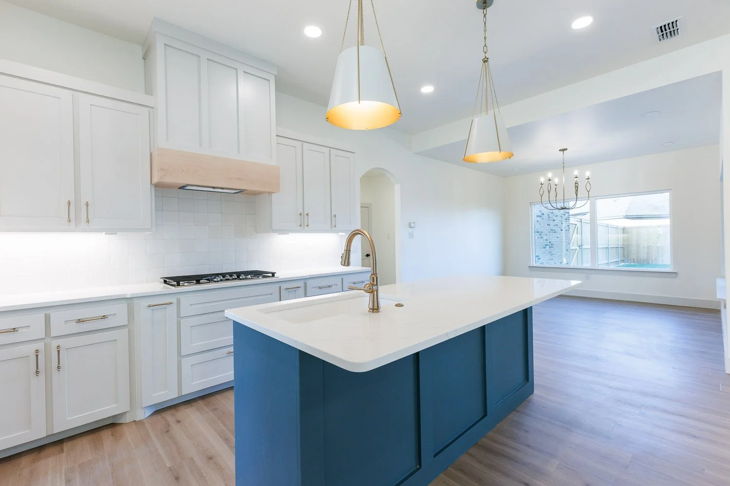 Luxury-kitchen-pendants-custom-home.jpg