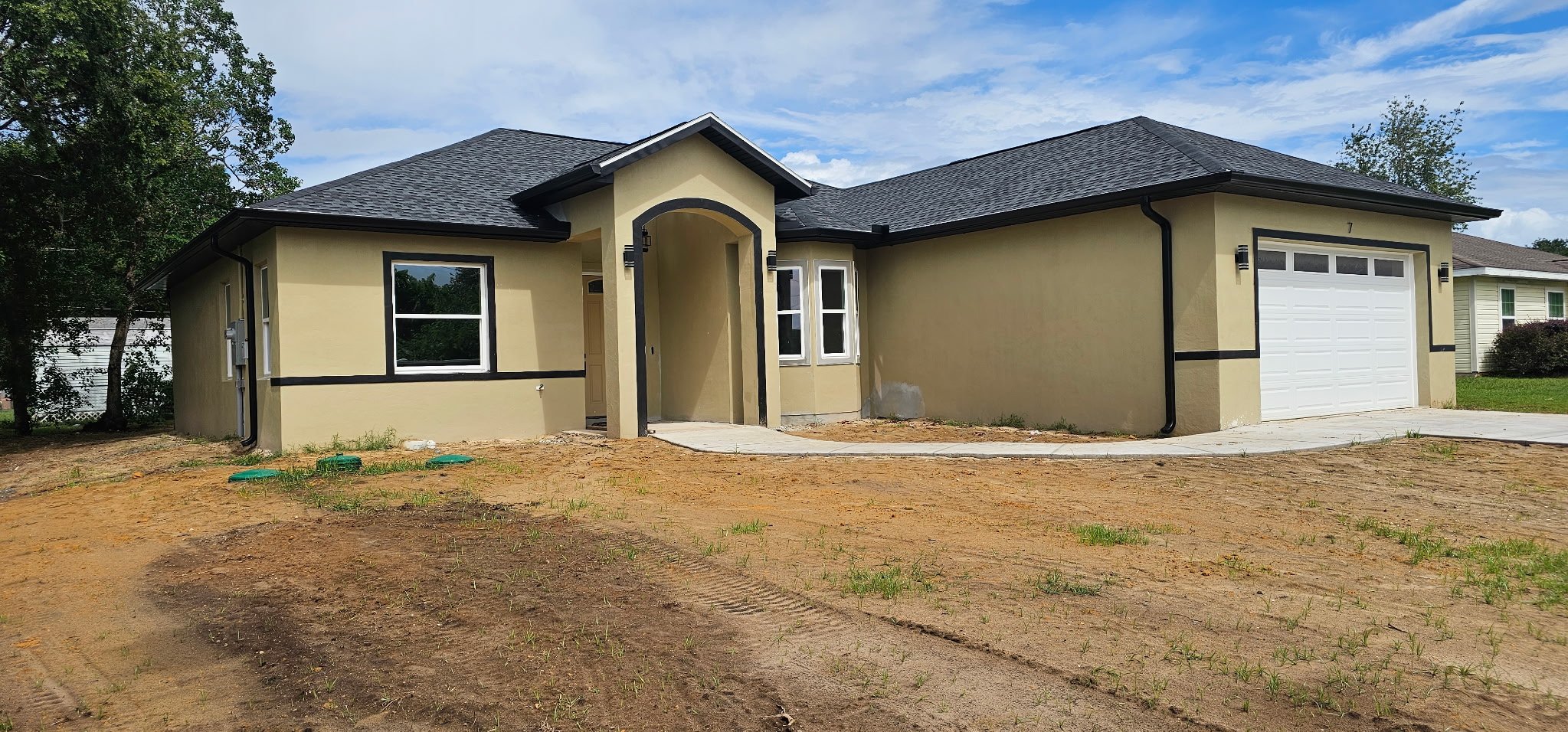 Black seamless gutters installed on new construction home in Silver Springs Shores, Ocala, Florida
