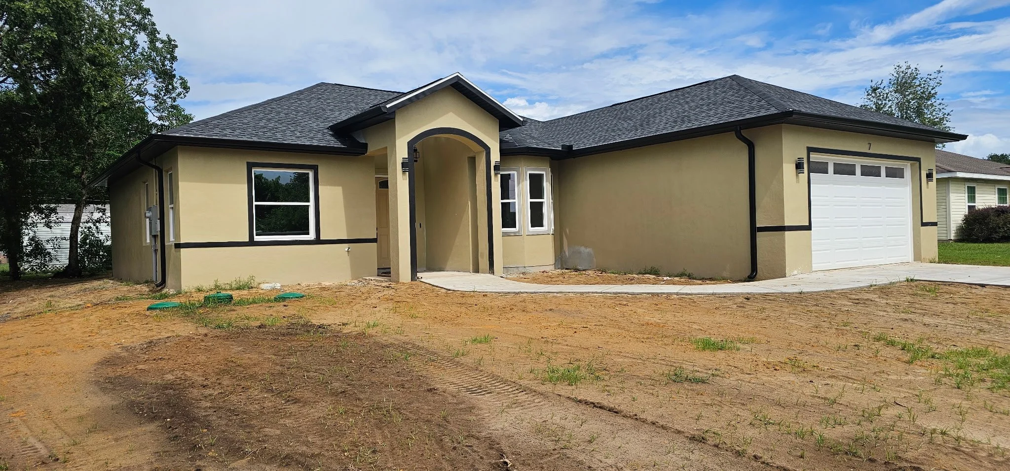 Black seamless gutters installed on new construction home in Silver Springs Shores, Ocala, Florida