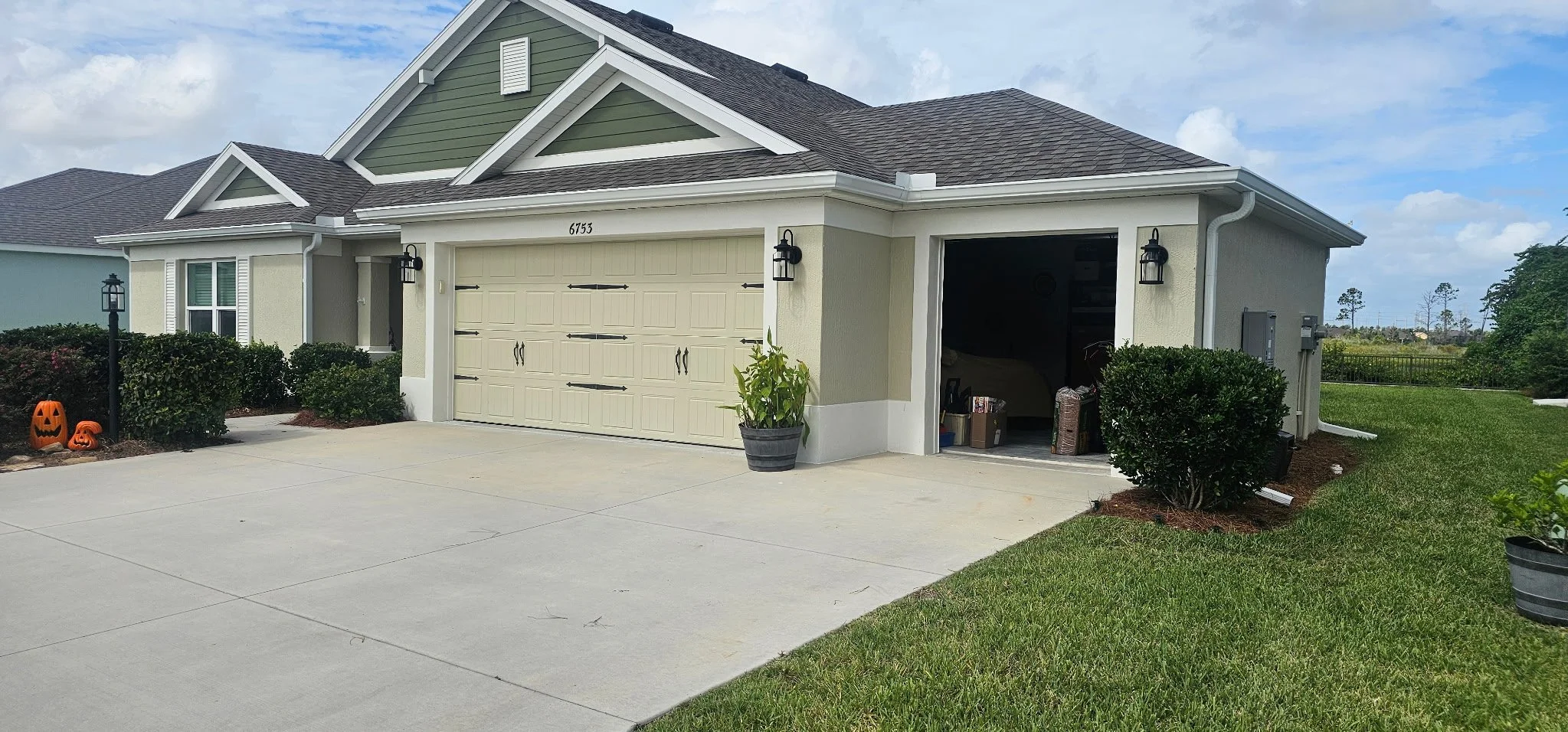 White seamless gutters and downspouts installed on home in The Villages, Florida