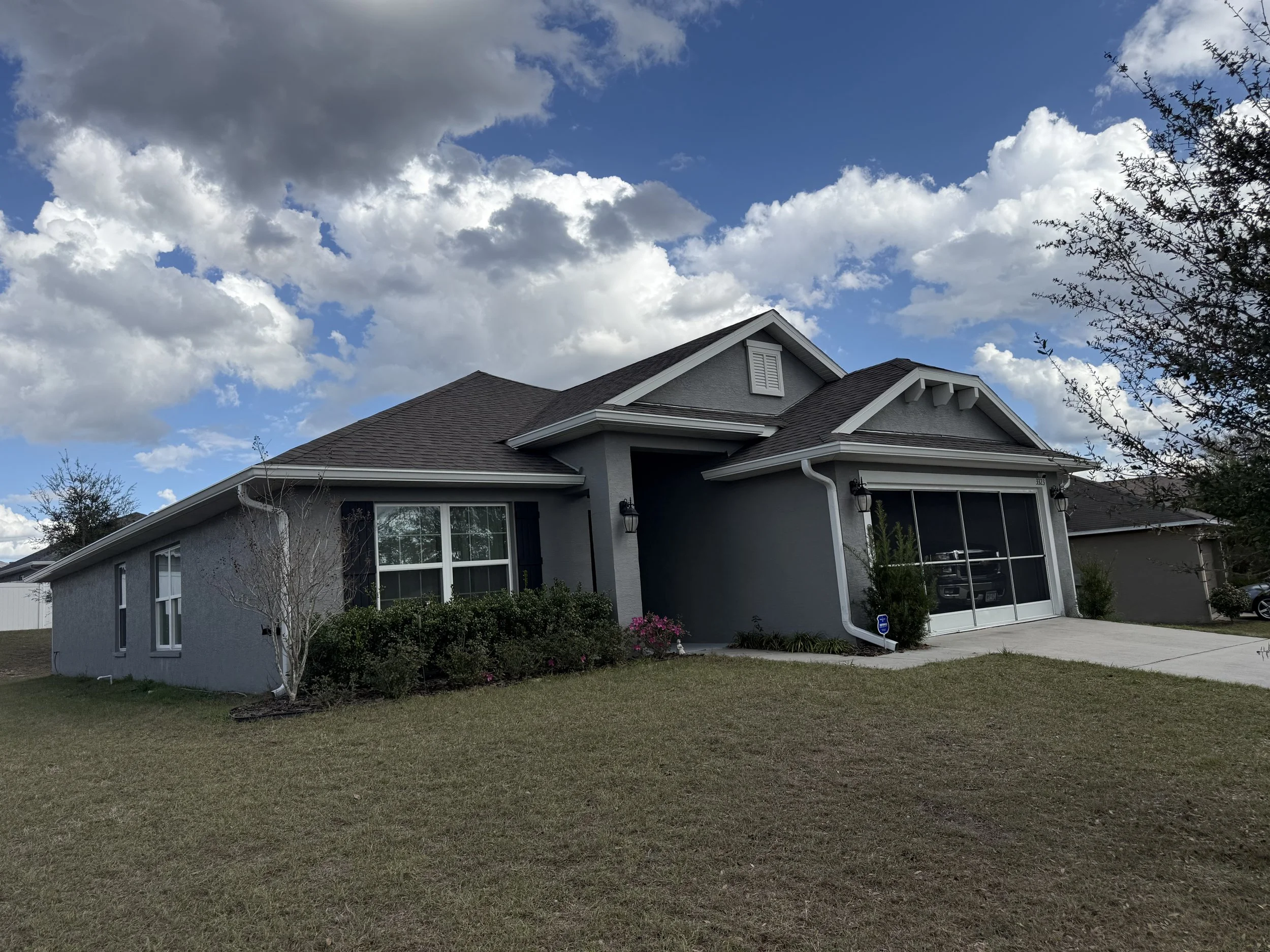White seamless gutters and downspouts installed on home in Beverly Hills, Florida