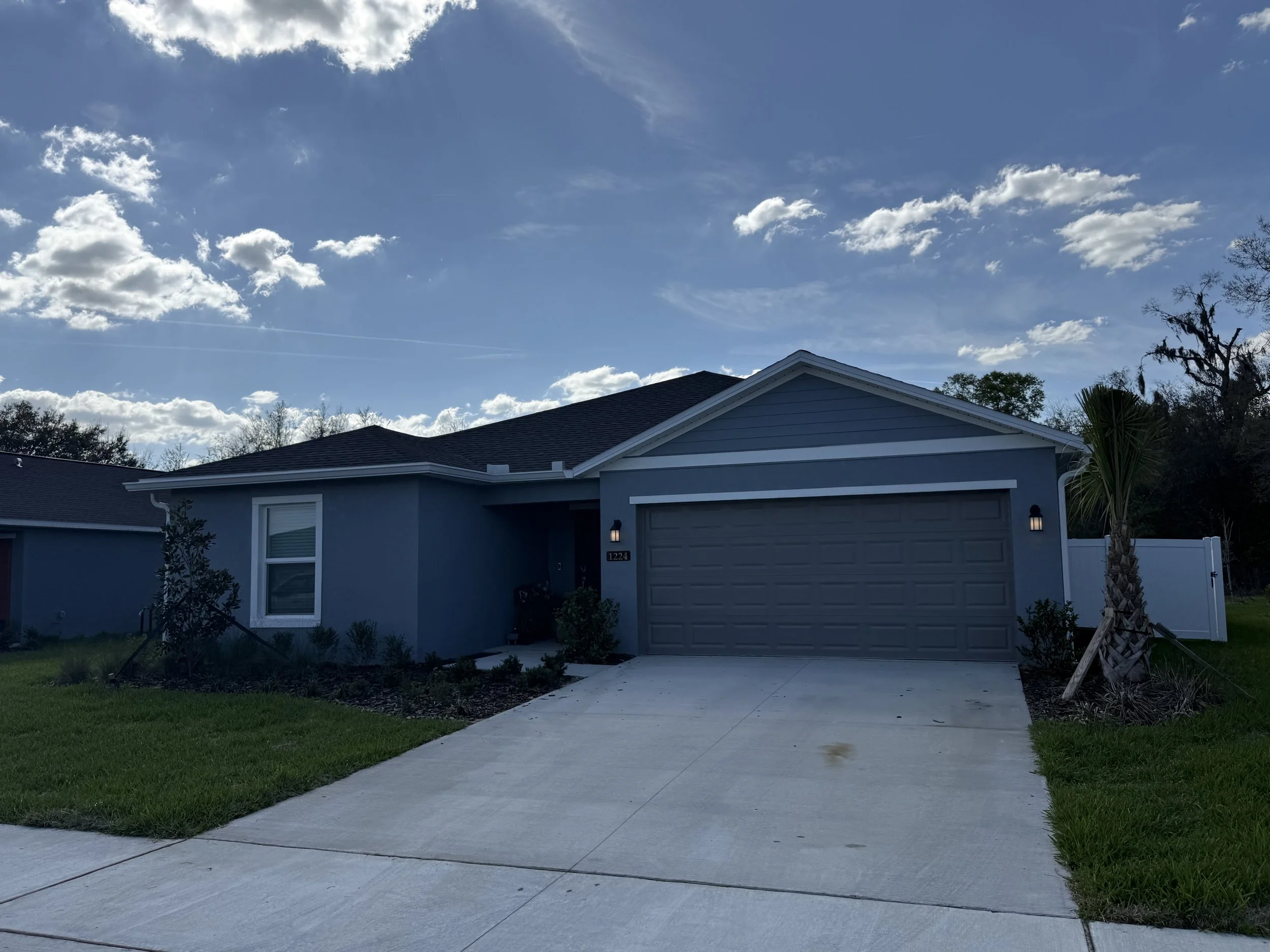 White seamless gutters installed on home in Heath Preserve in Northwest Ocala, Florida