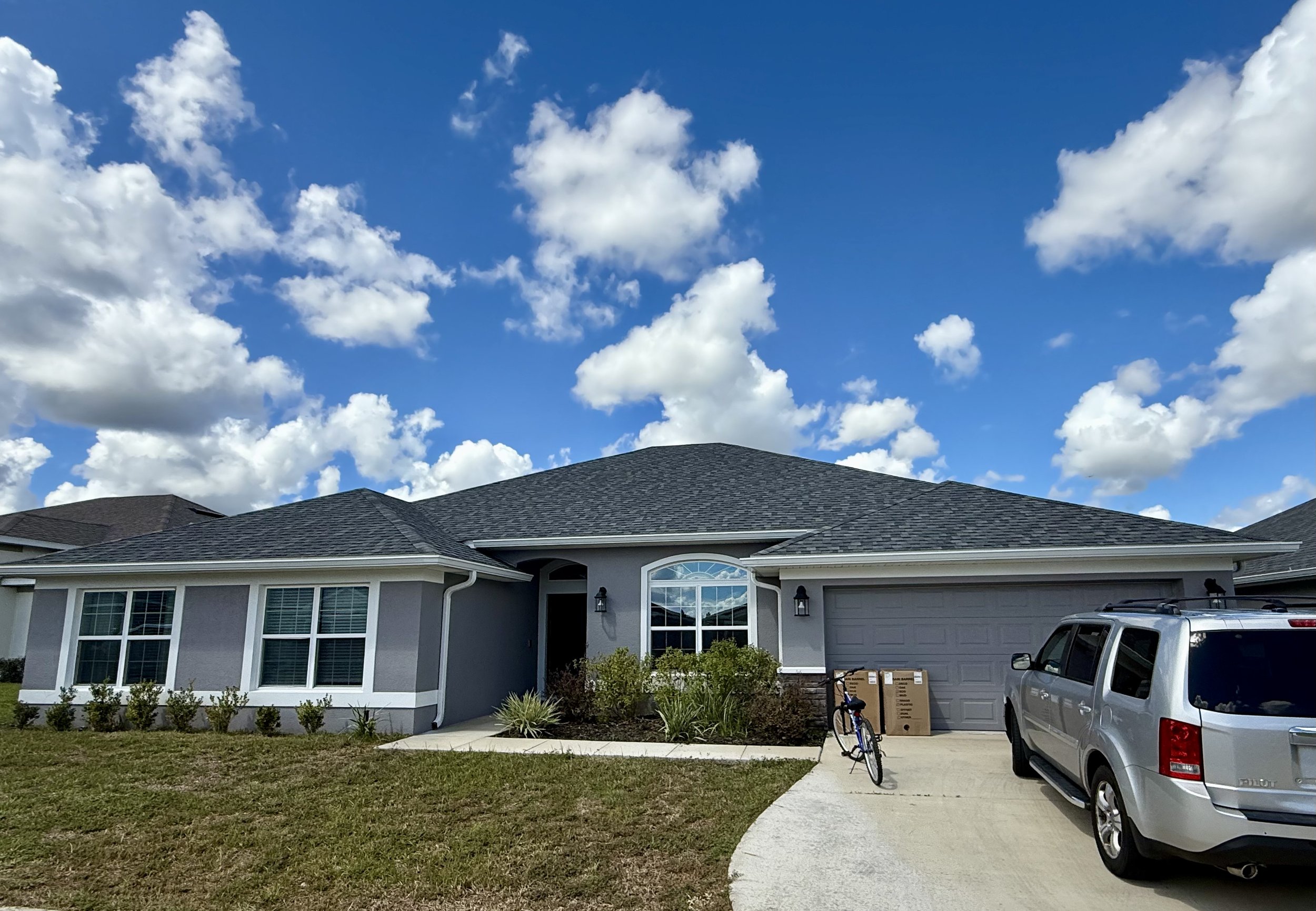 Front view of home with white seamless gutter system in Citrus Springs, Florida