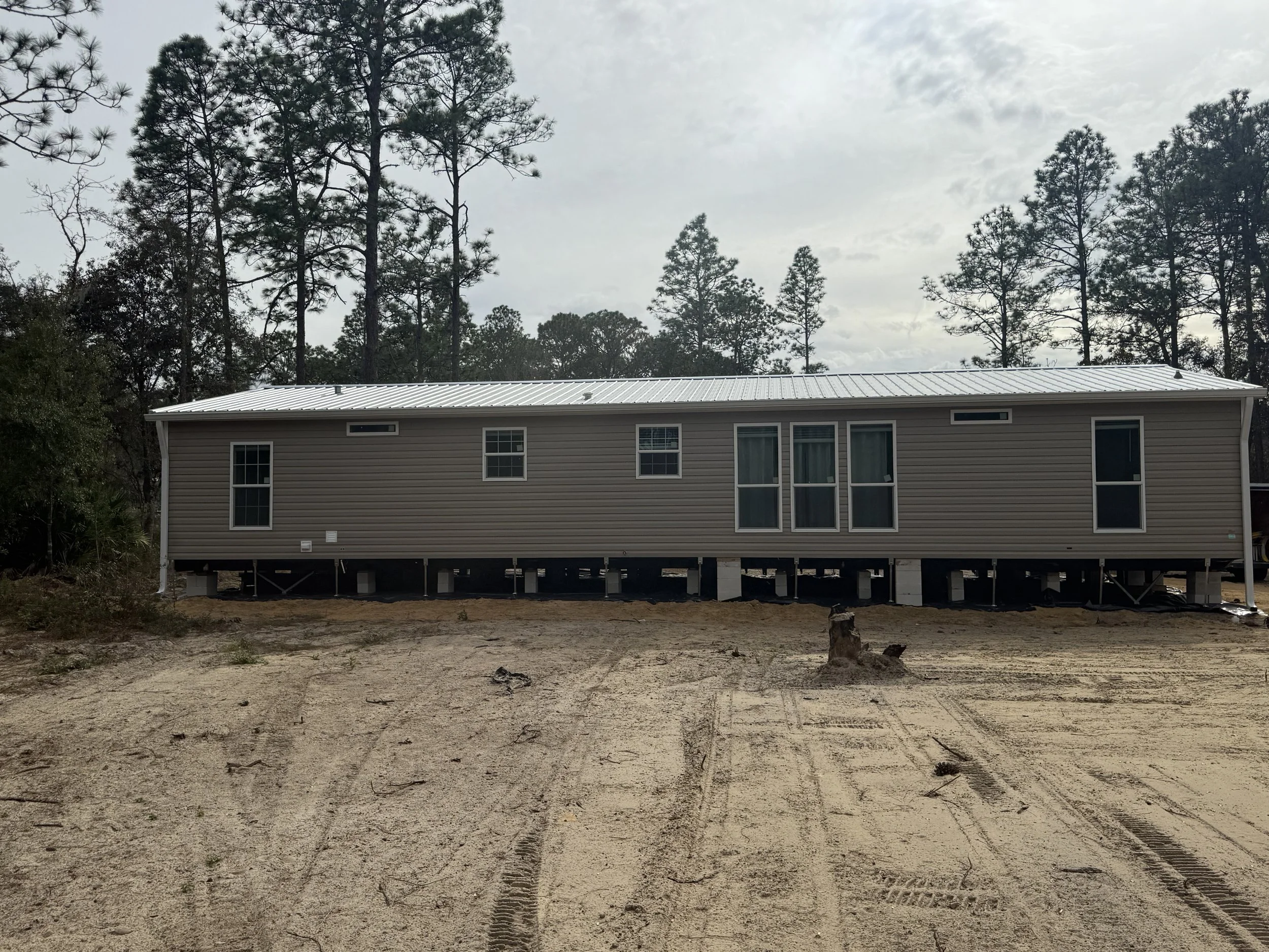 White seamless gutters and downspouts installed on new mobile home in Williston, Florida