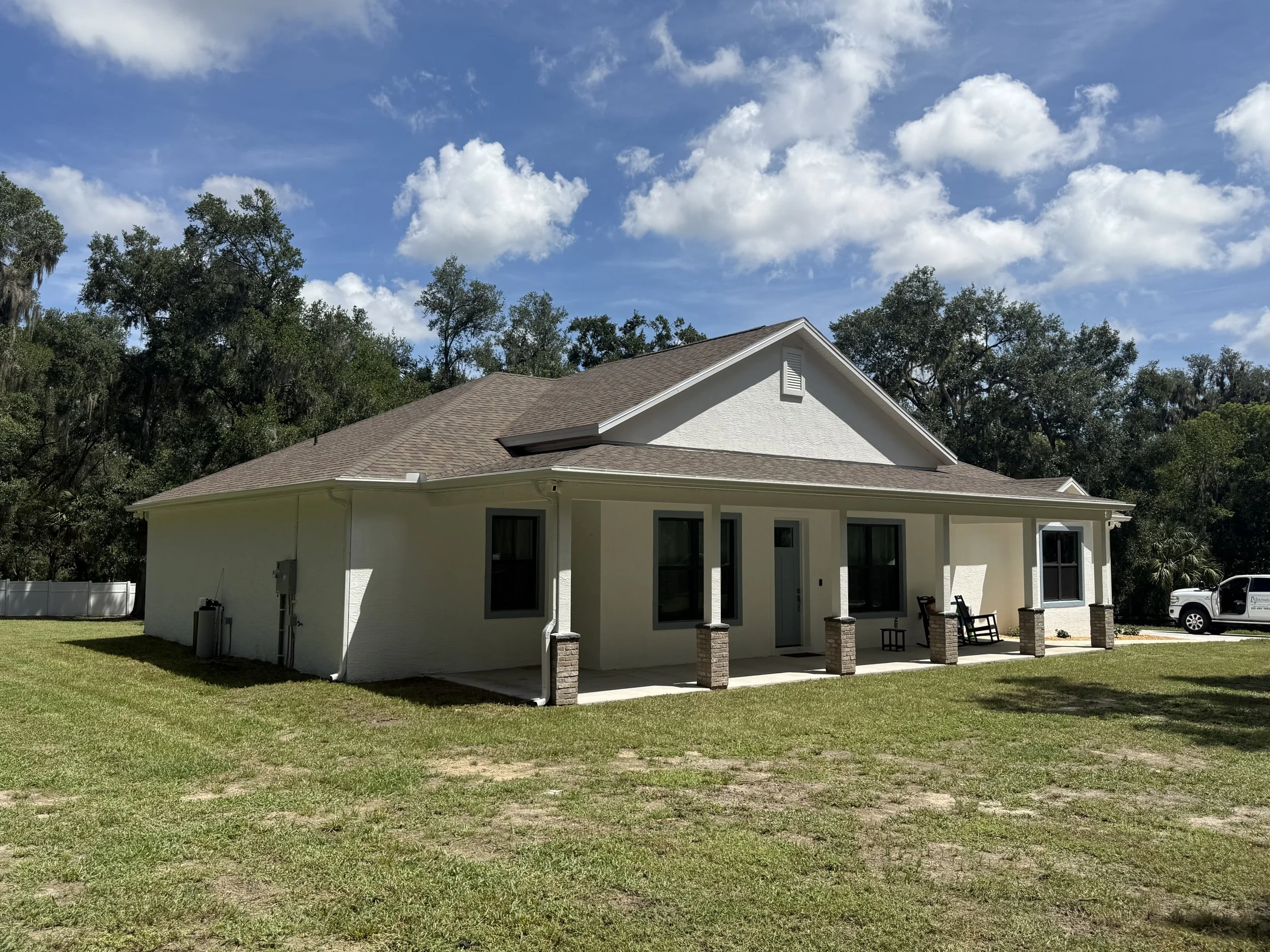 White seamless gutter installation on a residential home in Fruitland Park, Florida, completed by McNeal’s Seamless Gutters.