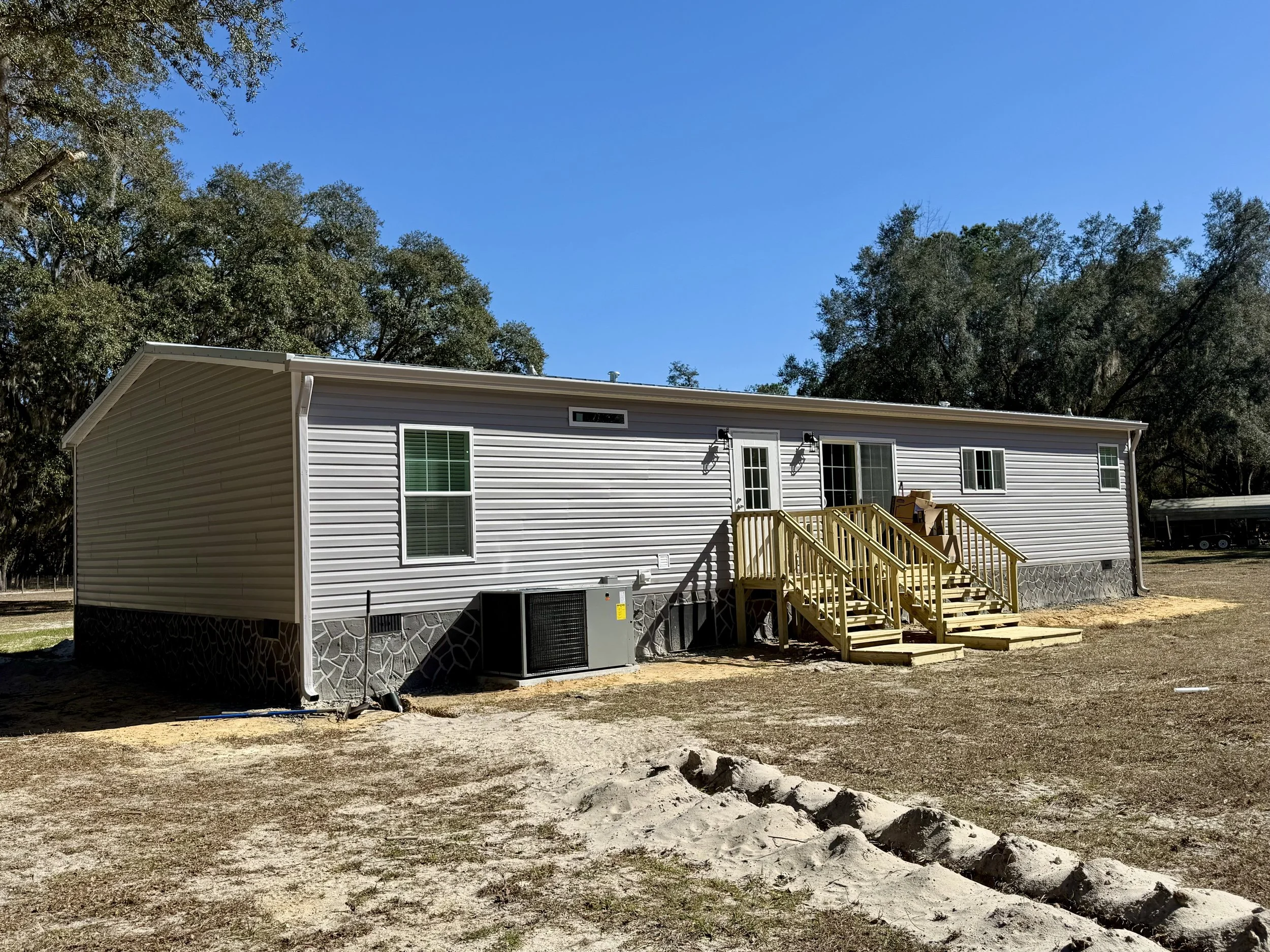 Seamless gutters and downspouts installed on mobile home in Oxford, Florida