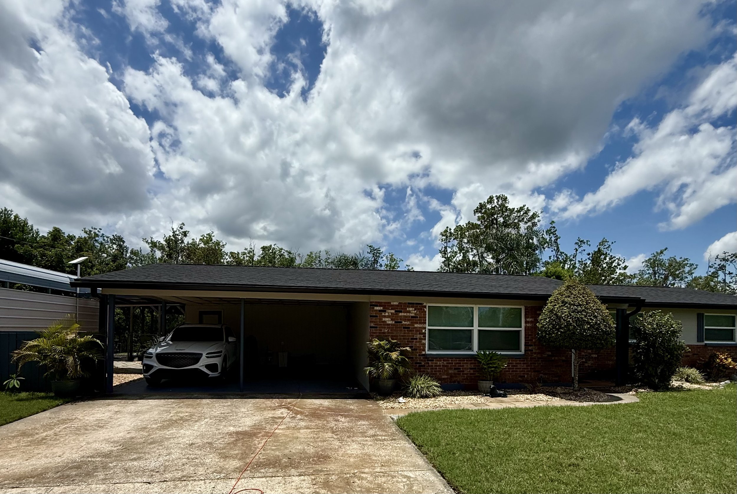 Black seamless gutters installed on home in Tavares, Florida