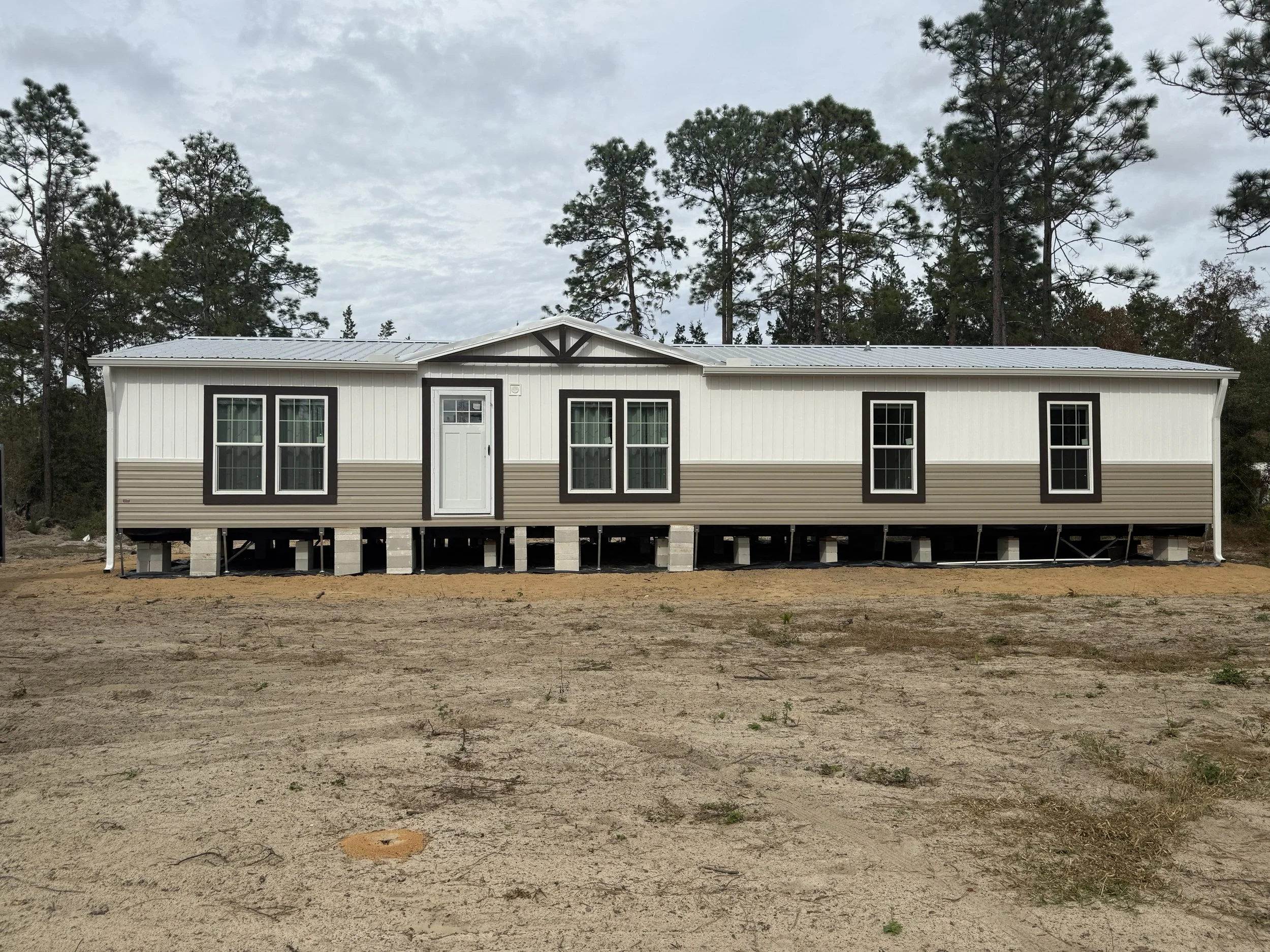 White seamless gutters and downspouts installed on new mobile home in Williston, Florida