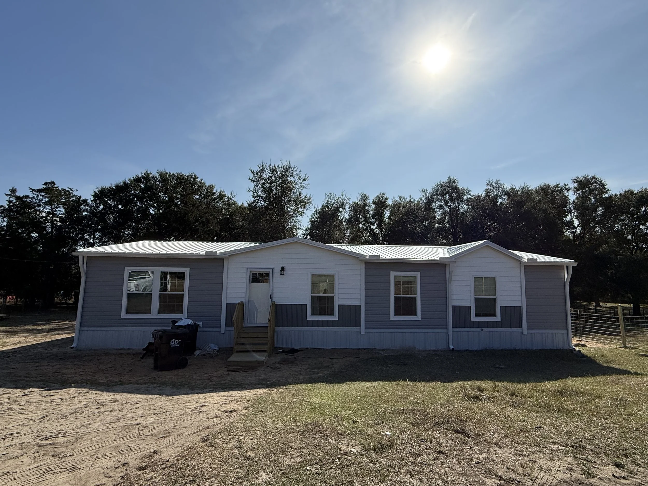 White seamless gutters installed on a mobile home in Weirsdale, Florida