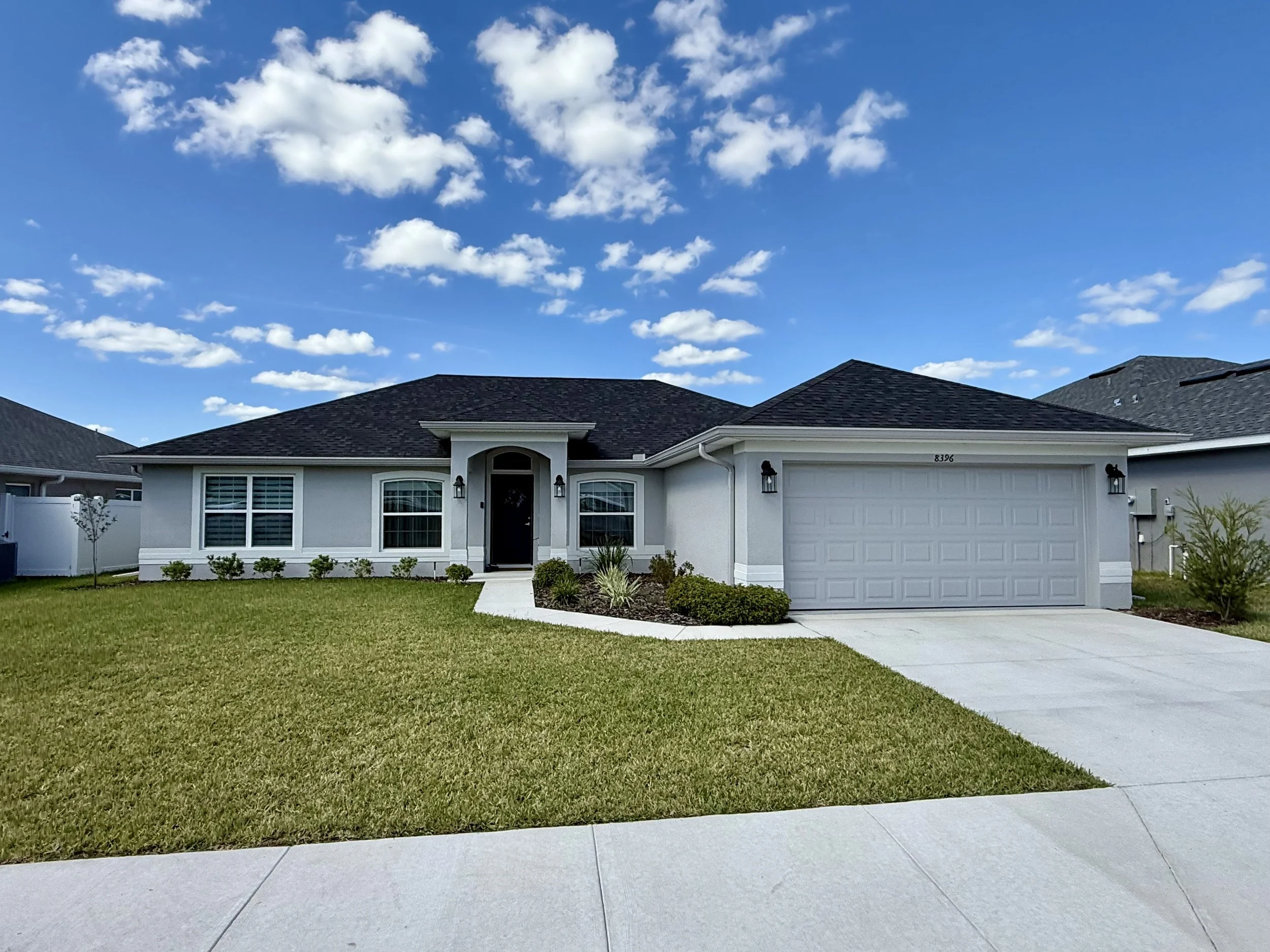 Victorian Gray seamless gutters installed on front of home in Dunnellon, Florida