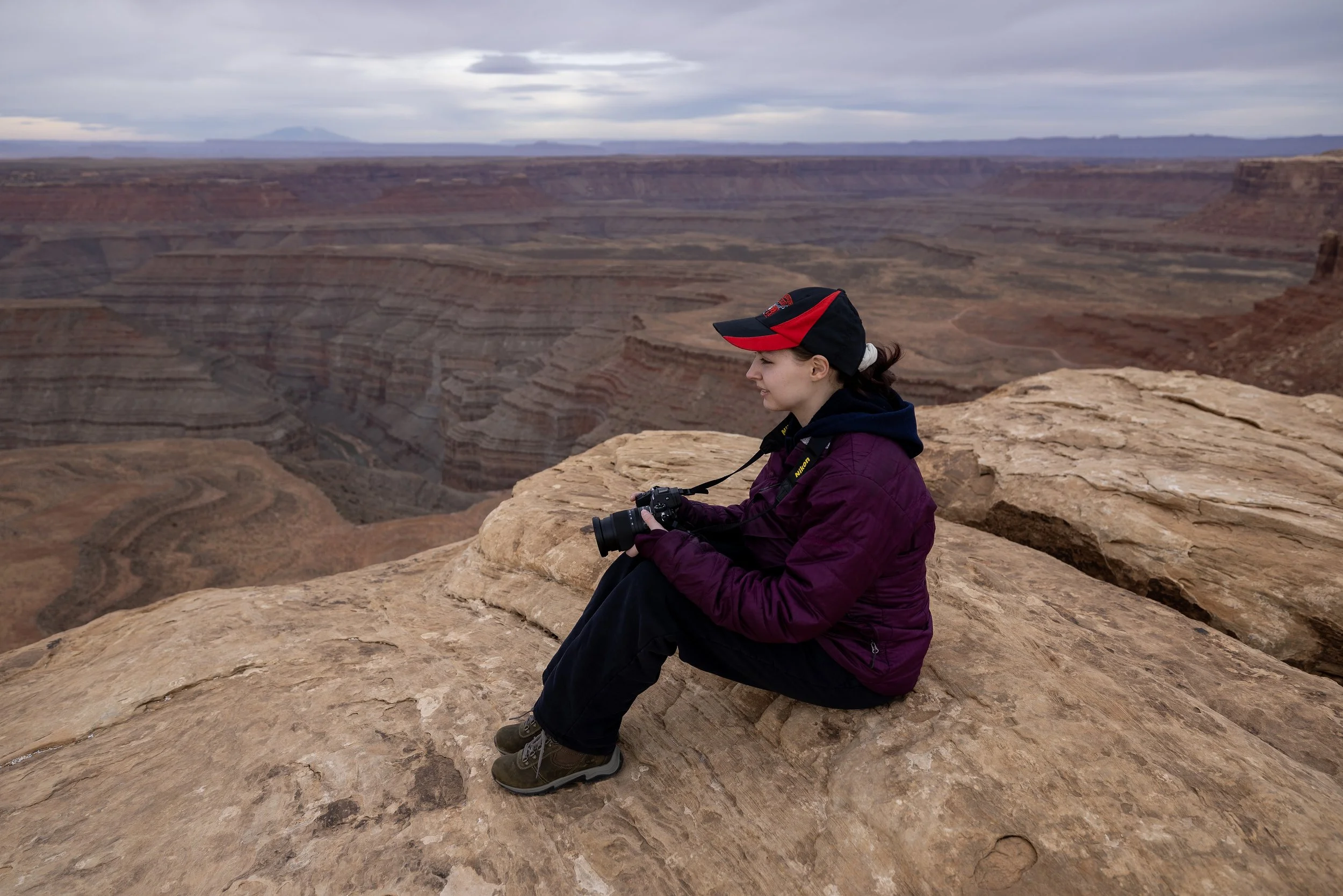 A photography workshop particpant on Muley Point in Navajo Nation