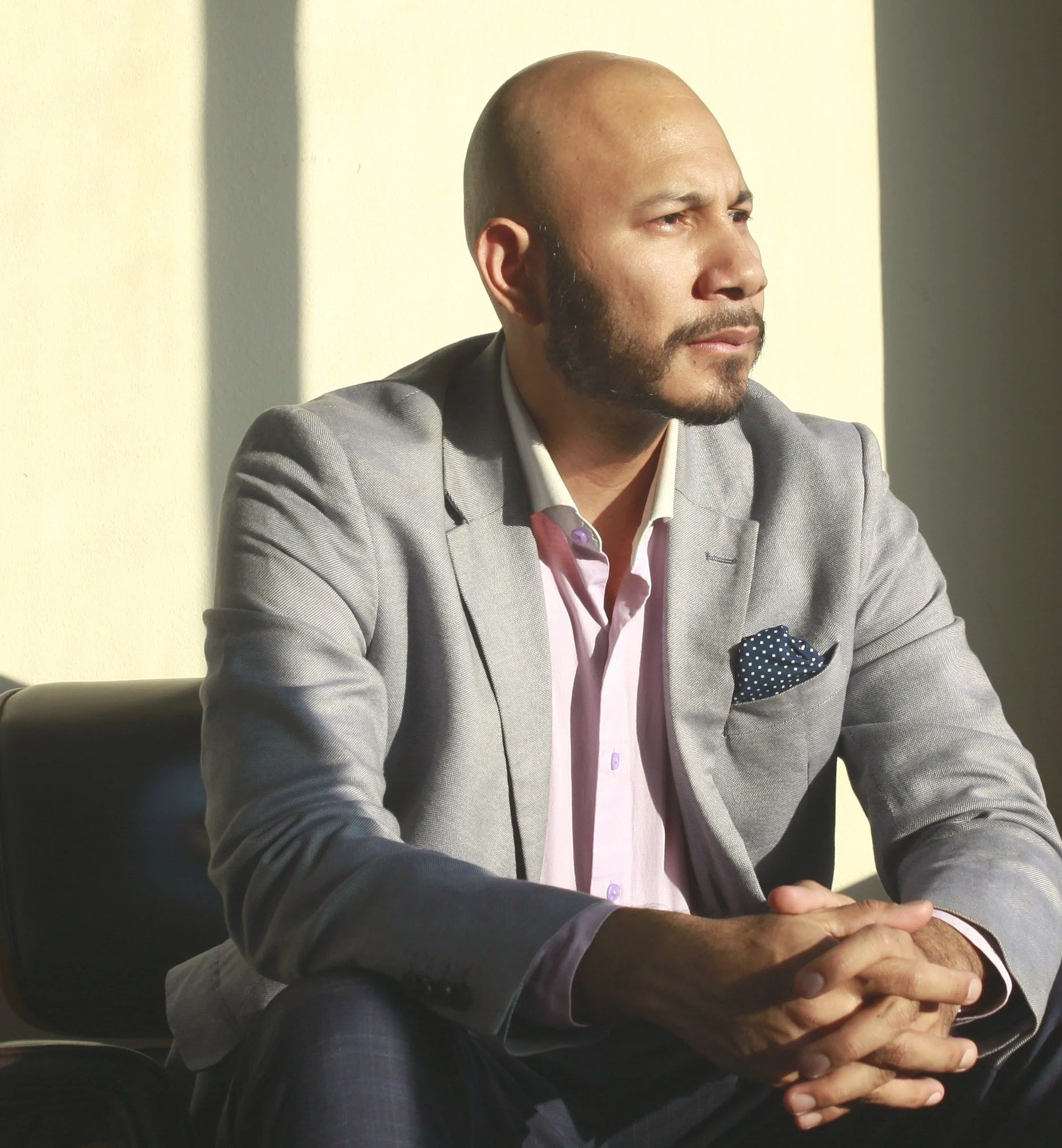 an image of César Reséndiz looking off in the distance