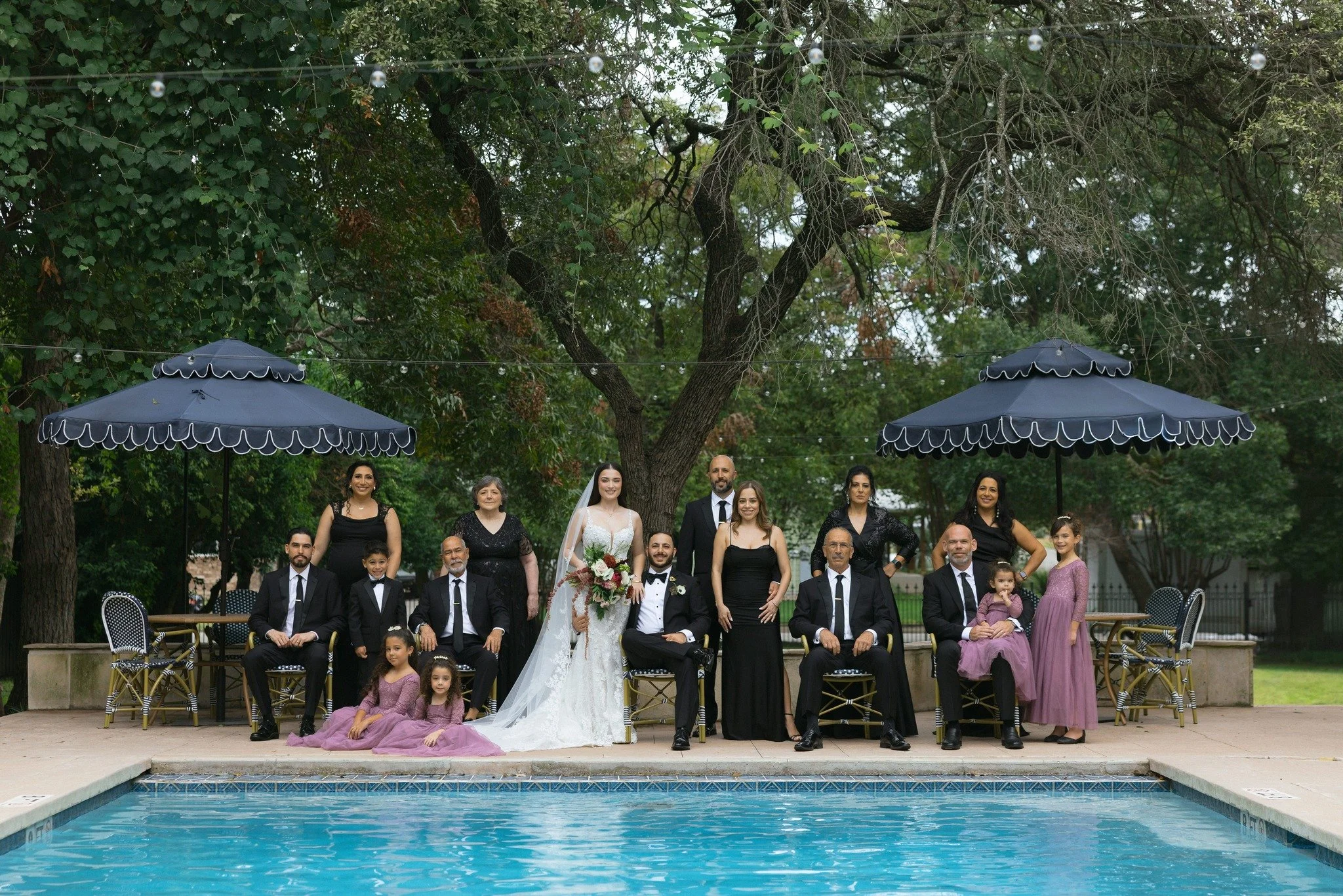 It doesn&rsquo;t get more iconic than this.
Weddings at Sophie&rsquo;s always feel cinematic, but this family portrait by the pool? Pure magic.
Honored to be part of moments that become memories.

📸: @eyeroniclove
@cathauscollective 

#SophiesGastha