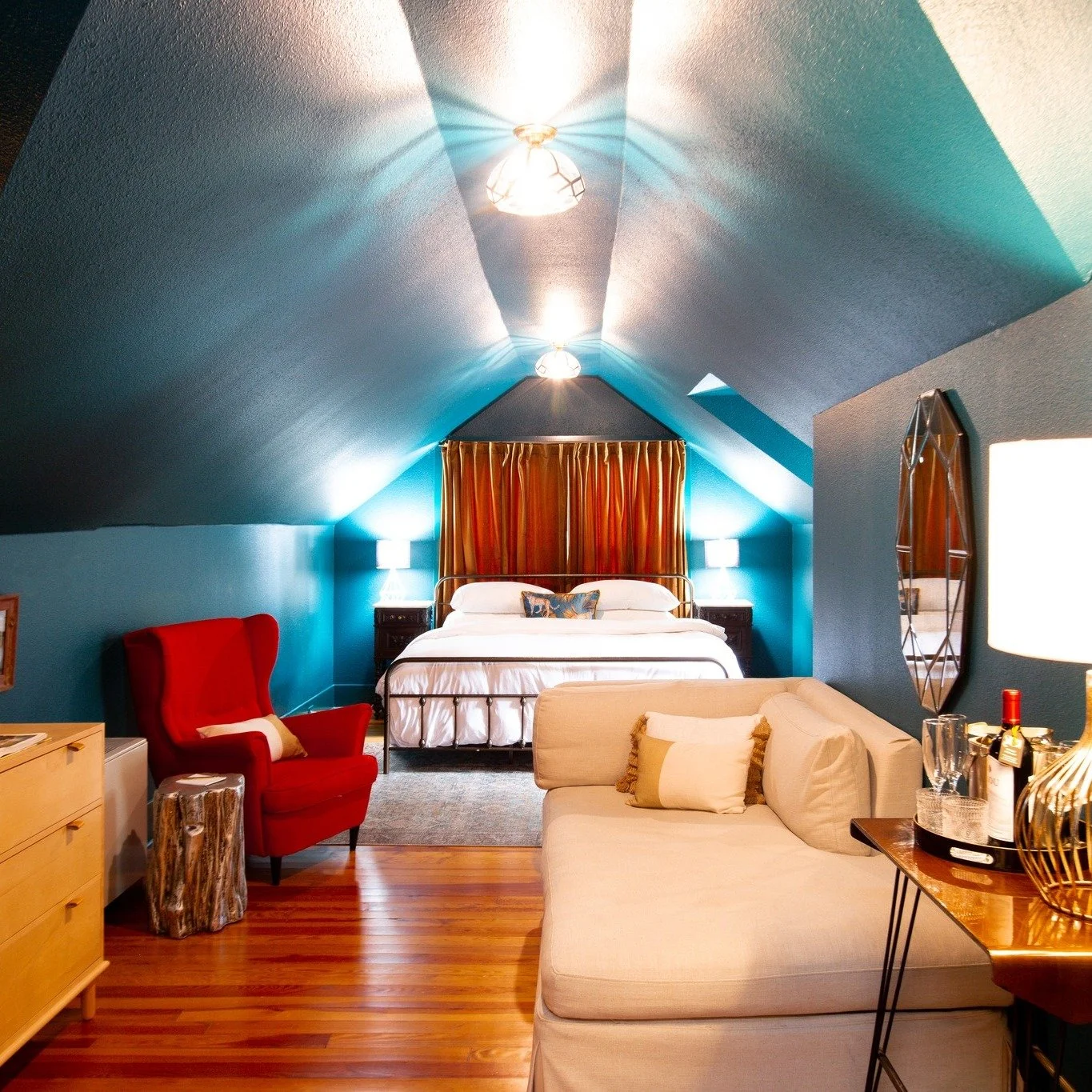 The Soul of Sophie&rsquo;s: The Prince Solms

Some rooms are simply beautiful.
Others carry a legacy.

Named for Prince Carl of Solms-Braunfels, the German nobleman who helped found New Braunfels in 1845, this suite is a quiet nod to the town&rsquo;s