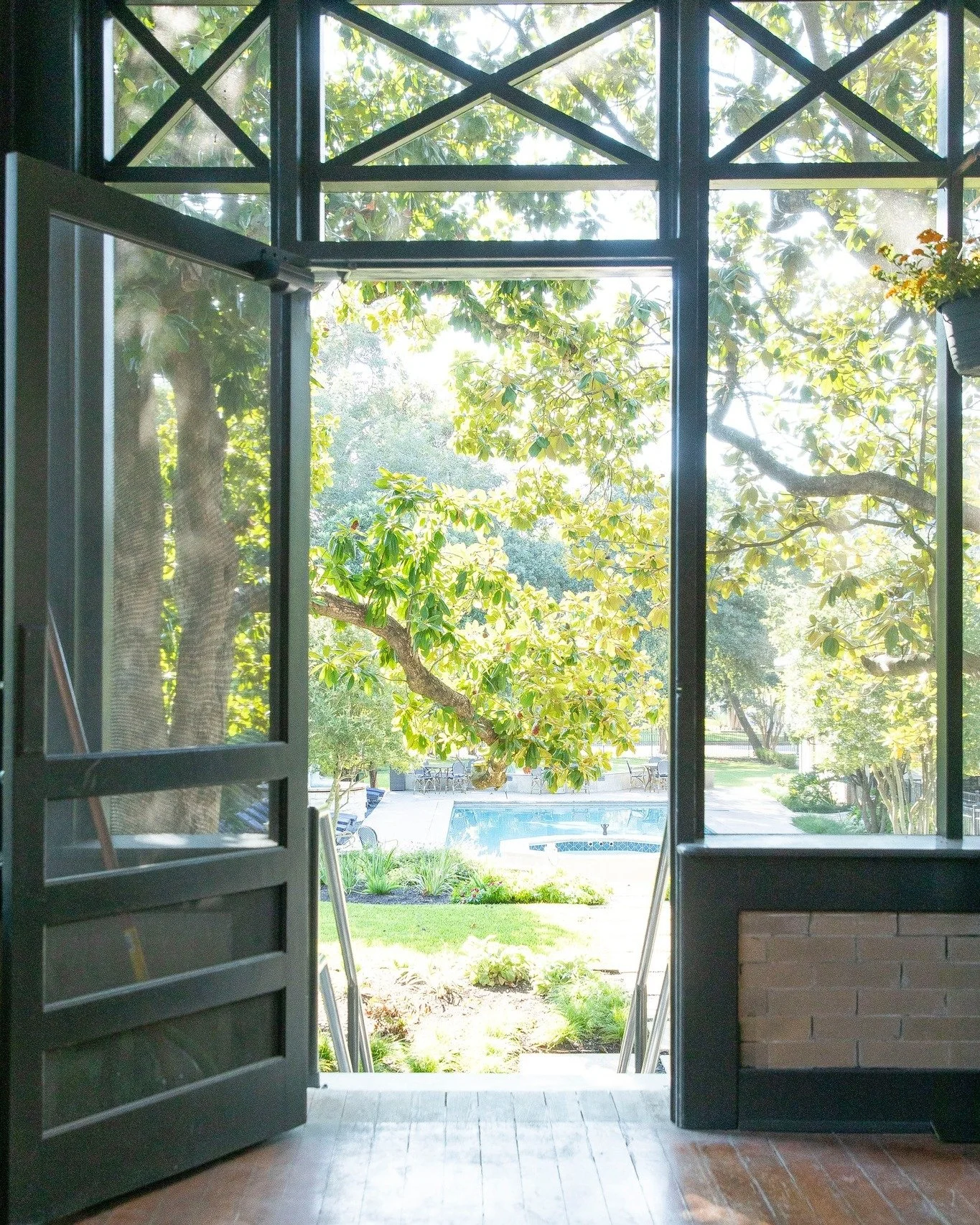 Winter made a quick appearance and then slipped away&hellip; and now Sophie&rsquo;s is settling into that sweet spot where the sunshine is back and downtown feels alive again! ☀️

If you&rsquo;ve been thinking about a little getaway, February is a pr