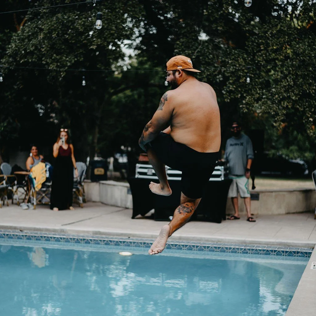 The kids are back in school. Now it&rsquo;s our turn. 🥂☀️

Join us for a Back to School Parents&rsquo; Poolside Night Out at Sophie&rsquo;s!

Live music by Soul Sessions
Light bites for purchase from Elevated Eats
Cash bar
Pool open for swimming
FRE
