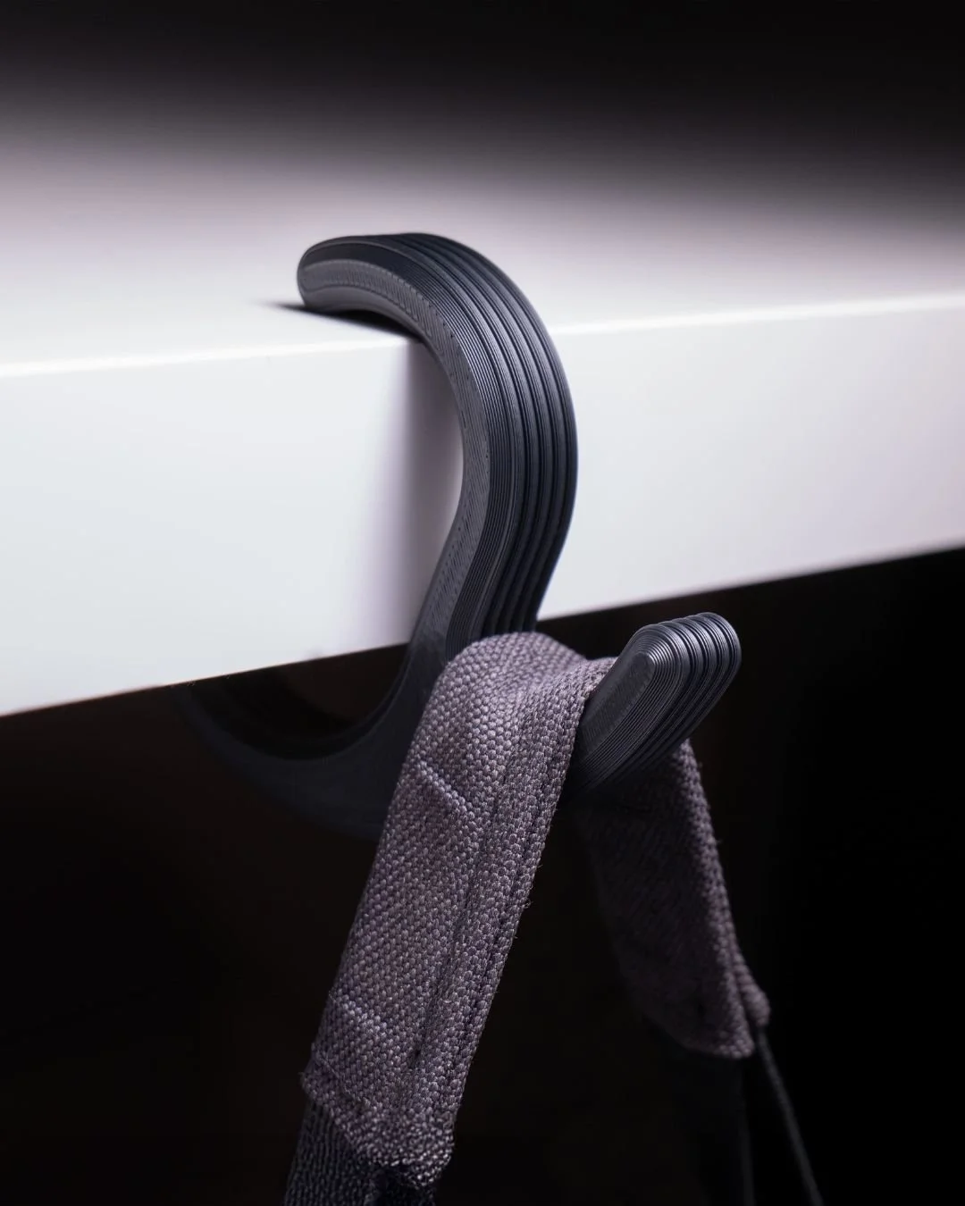2 Compact Universal Hangers