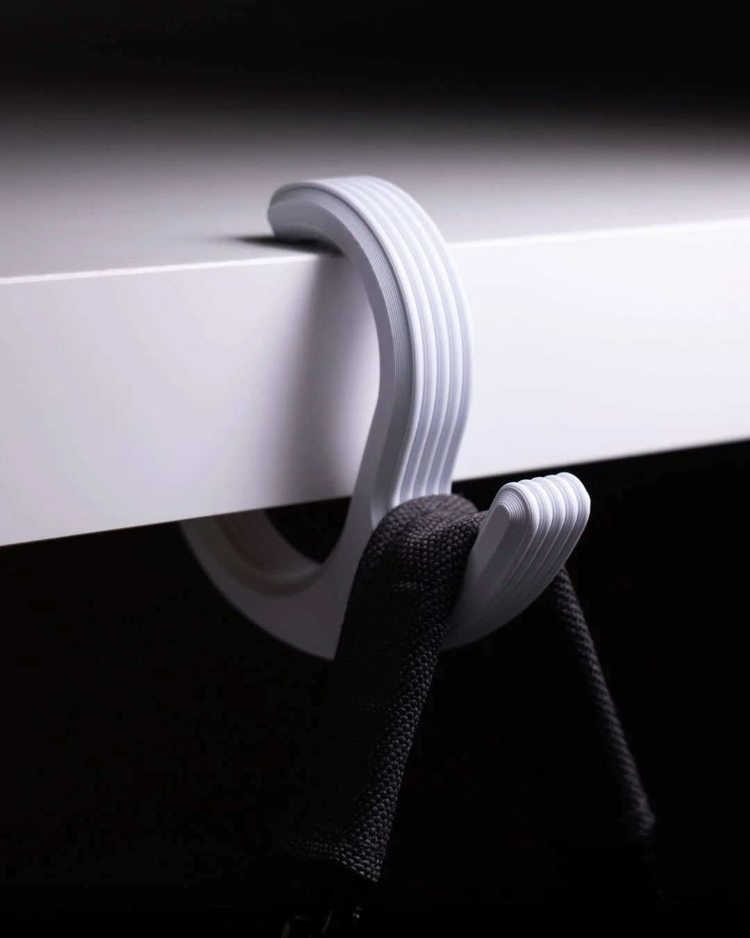 2 Compact Universal Hangers