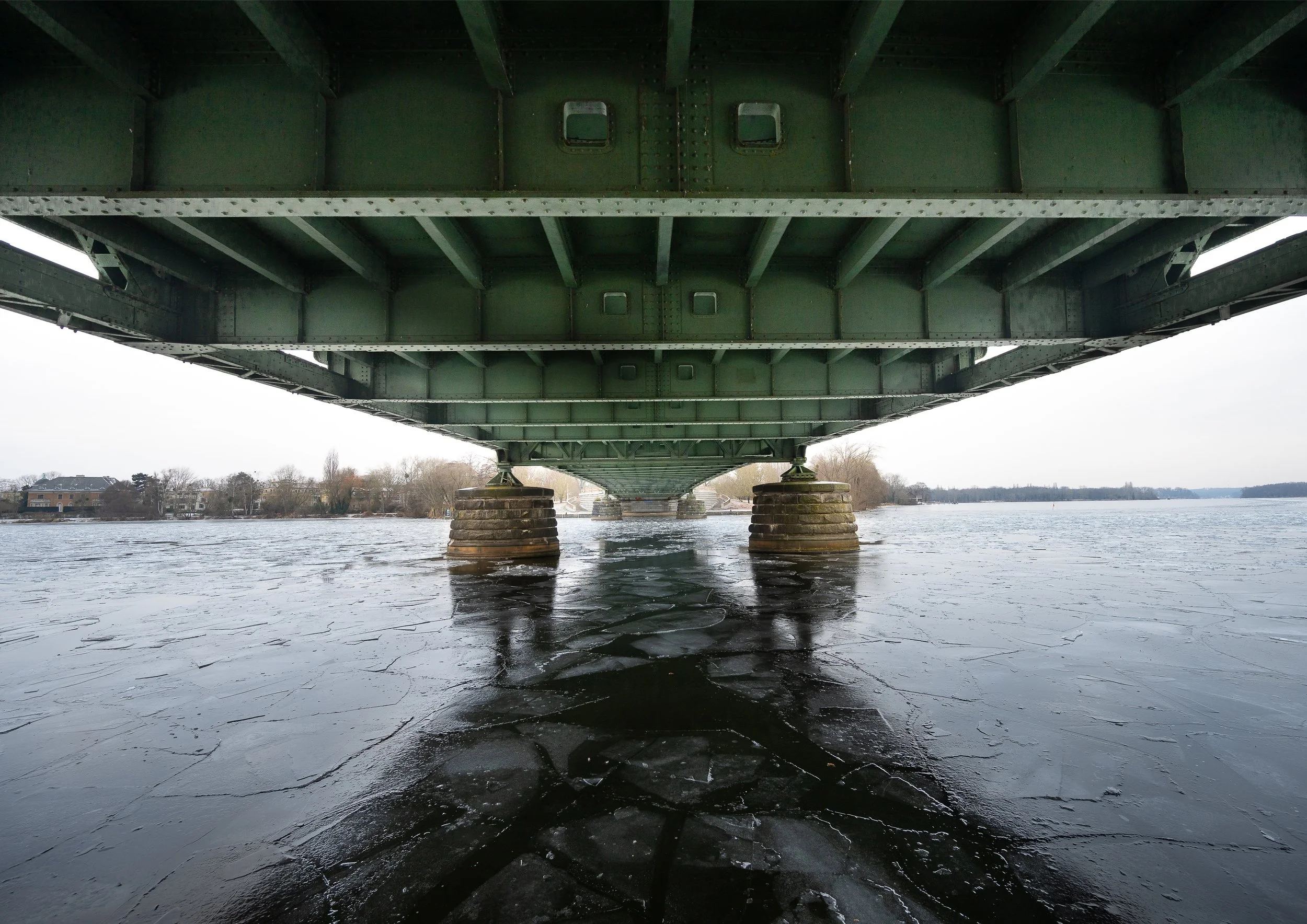 Glienicker Brücke unten.jpg