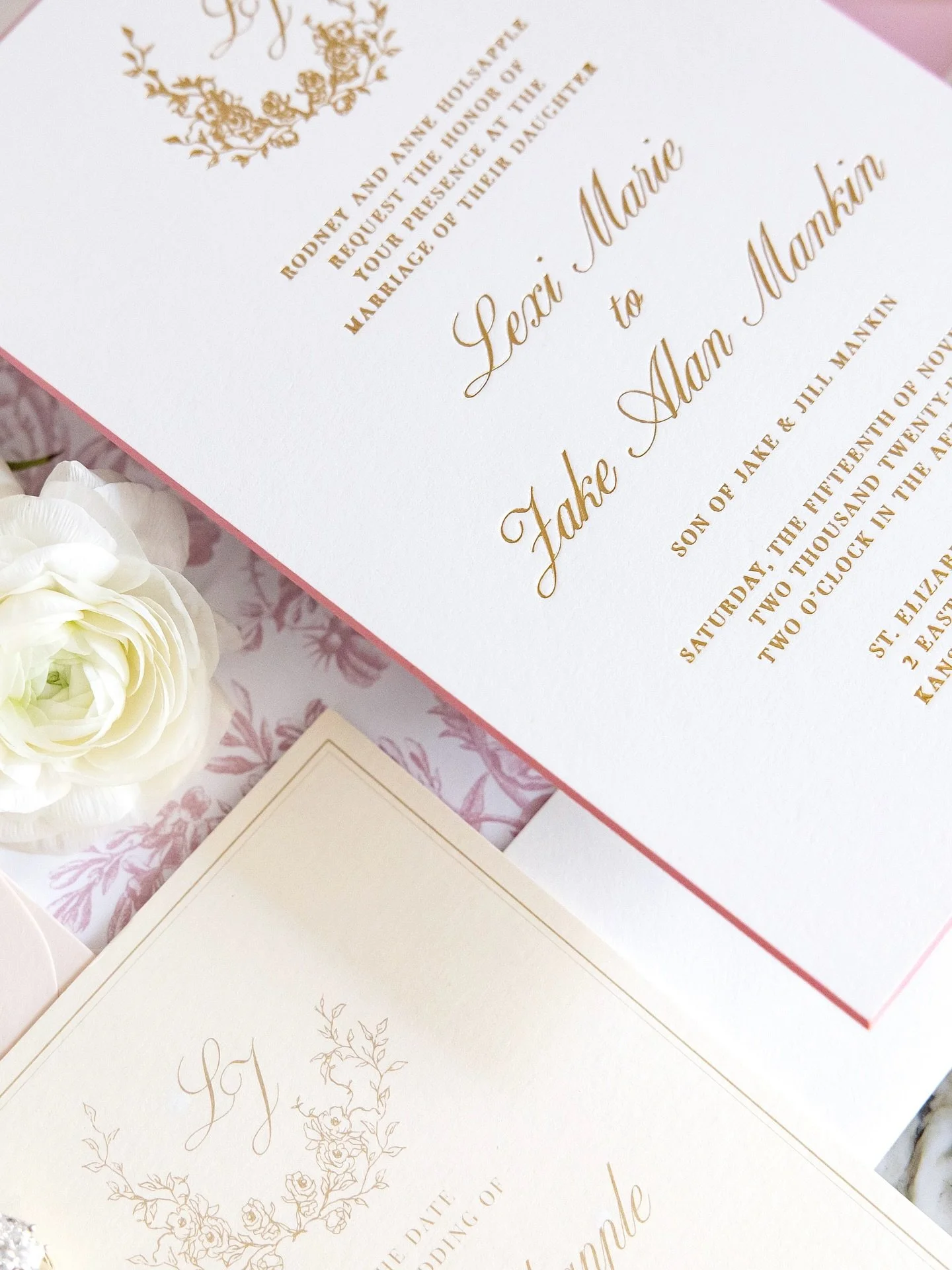 The moment these painted edges &amp; beveled corners deserve 🖌️

Photo: @melissaandbethphotography 
Planning: @hitchedinkc @lisaforbesplanner 
Floral: @floriographykc 
Venue: @hotelpresident1926