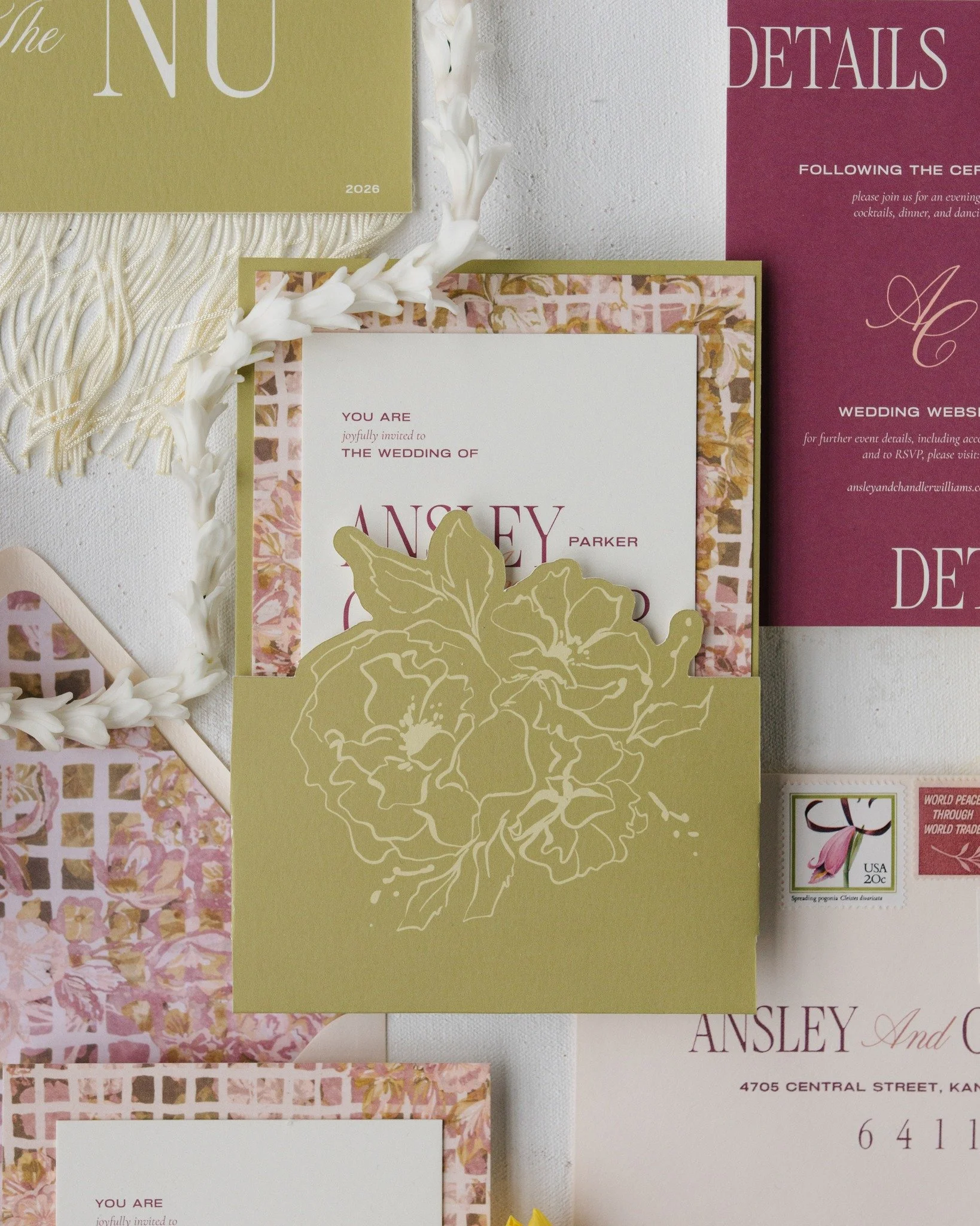 When @truelovecoordinatinganddesign gives you the kind of projects that scratches every creative itch!!!

Spring styled shoot at @thedelaware.kc 🕊🌷

Planning &amp; Design: @truelovecoordinatinganddesign
Photo: @malloriemcbridephoto
Floral: @thecott