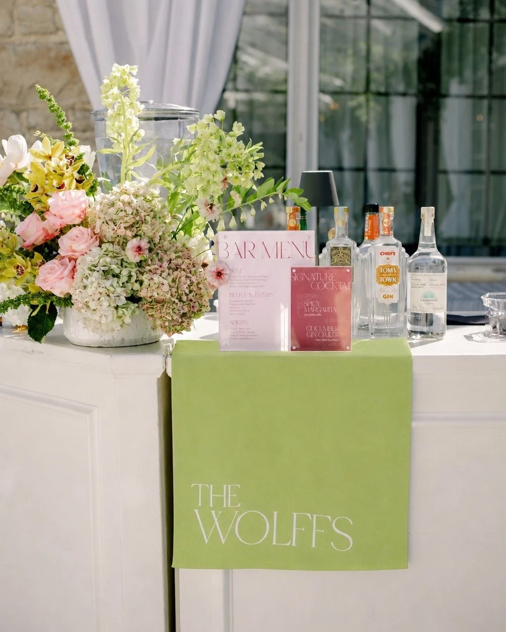 Details from this weekend still gladly living rent free in my head 🕊💌

Planning &amp; Design: @simpleelegancekc @kindrasimpleelegancekc 
Floral: @becoflowers 
Venue: Kansas City Country Club
Photo: @theboldamericana
Video: @ribbonsandreels
Band: @p