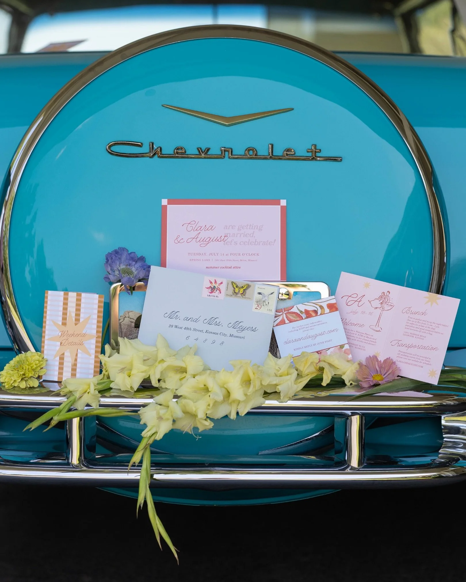 Summer forever at @springlakevenue 🕊️☀️🌸🐠

@springlakevenue
@gracefullymade_in_ks
@truelovecoordinatinganddesign
@solstice_floral_studio
@brandedxbee
@supplyevent
@stradleydavidson
@capturedbycarody
@somethingwhitebridalboutique
@katie.langdon
@co