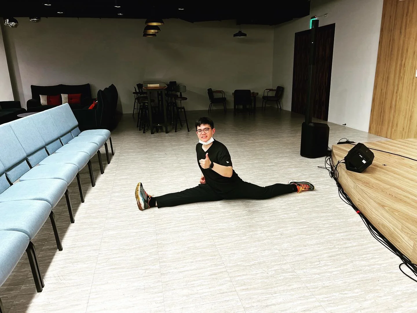 Dion doing pain free splits.jpg