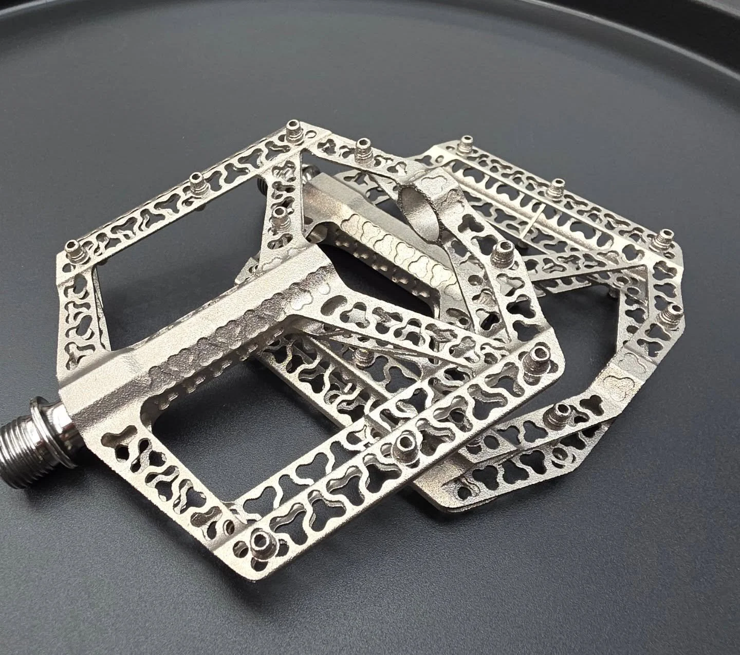 3D printed titanium pedals, pushing the limits of design and weight.

174g per set, built for riders who care about every detail.

We&rsquo;re just getting started.

#Velovice #TitaniumTech #BikeUpgrade #CyclingLife #Innovation Performance