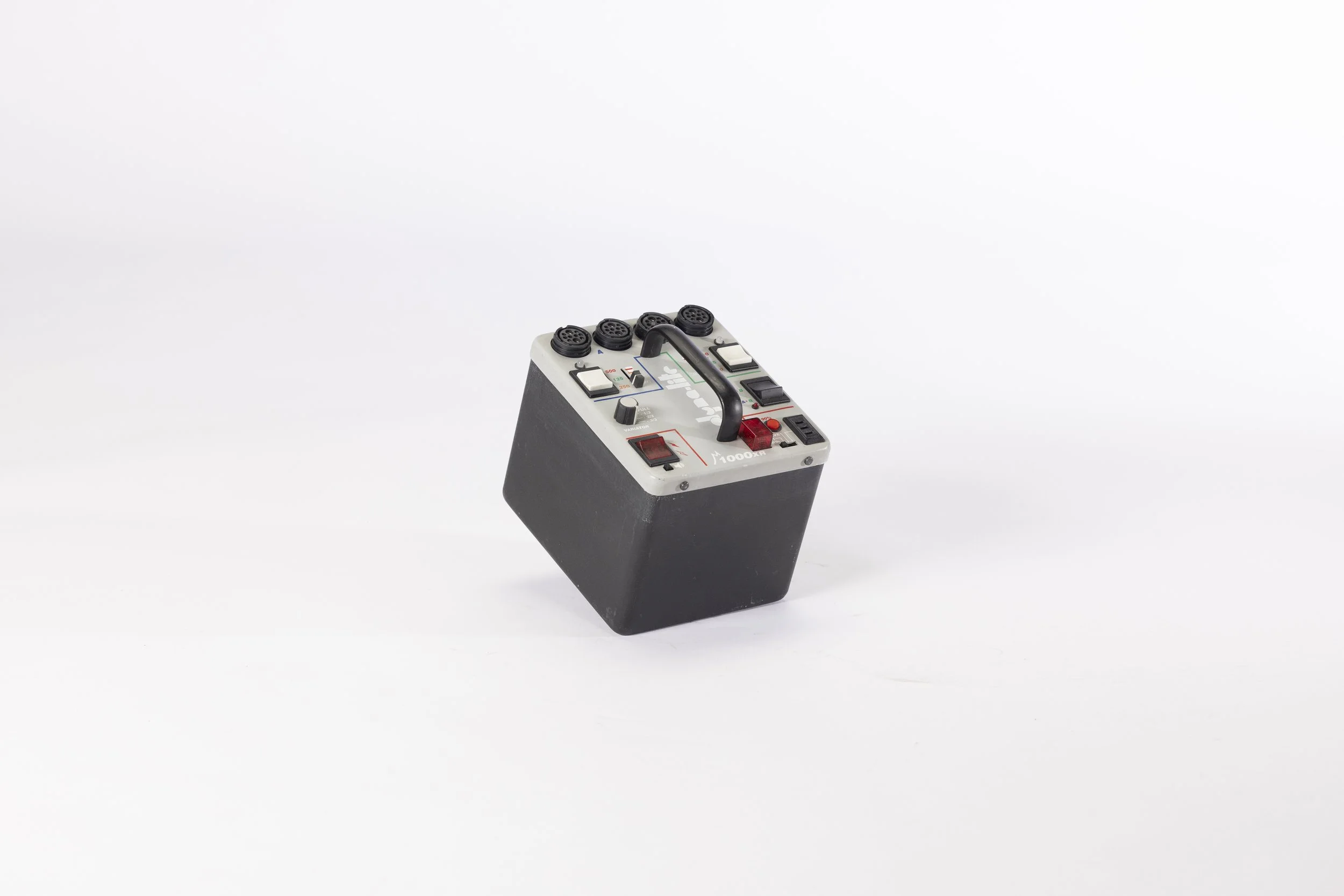 Dynalite 1000xr with Dynalite 2040 head Flashpoint Rental Photography Vancouver