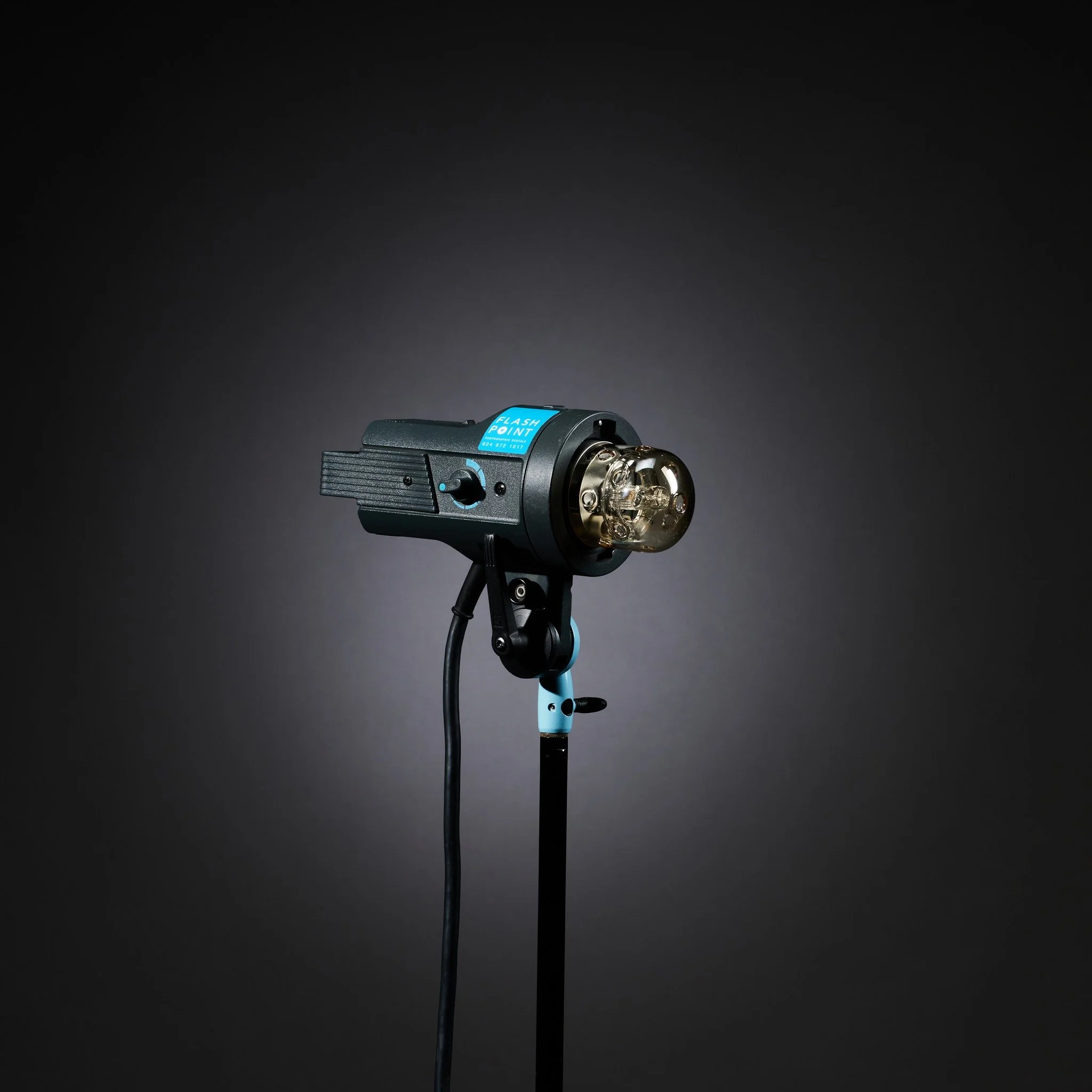 Meet our go-to Broncolor lamp &ndash; the Pulso G! 💡 Reliable, robust, and consistent in color. Perfect for unleashing your creativity with top-tier accessories for ultimate efficiency. 🔥 

We have a range of Brocolor heads, packs and modifiers ava