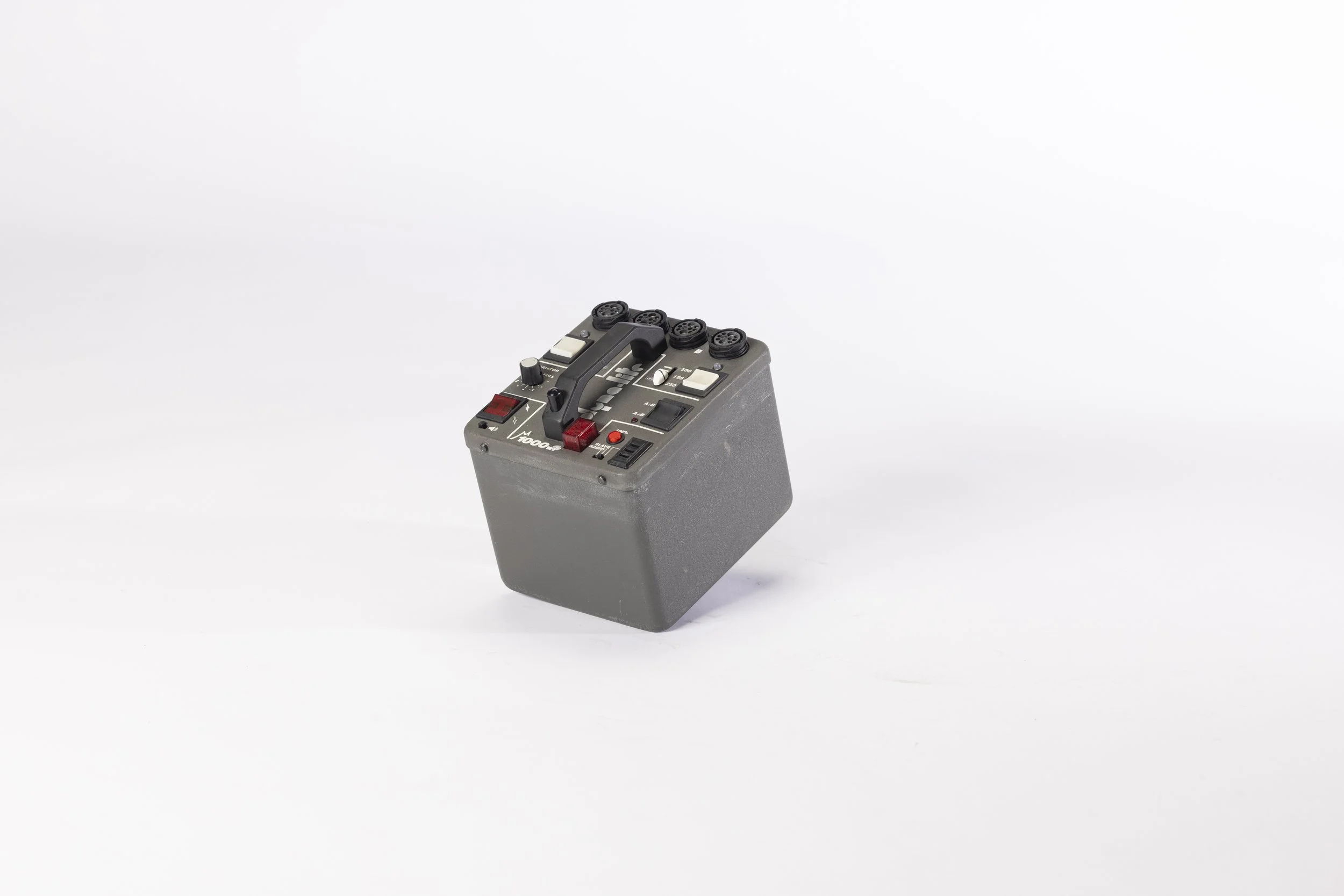 Synalite 2000wi with 2040 head FFlashpoint Rental Photography Vancouver