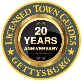 Circular badge celebrating 20 years anniversary of Licensed Town Guides Gettysburg with gold and black design.