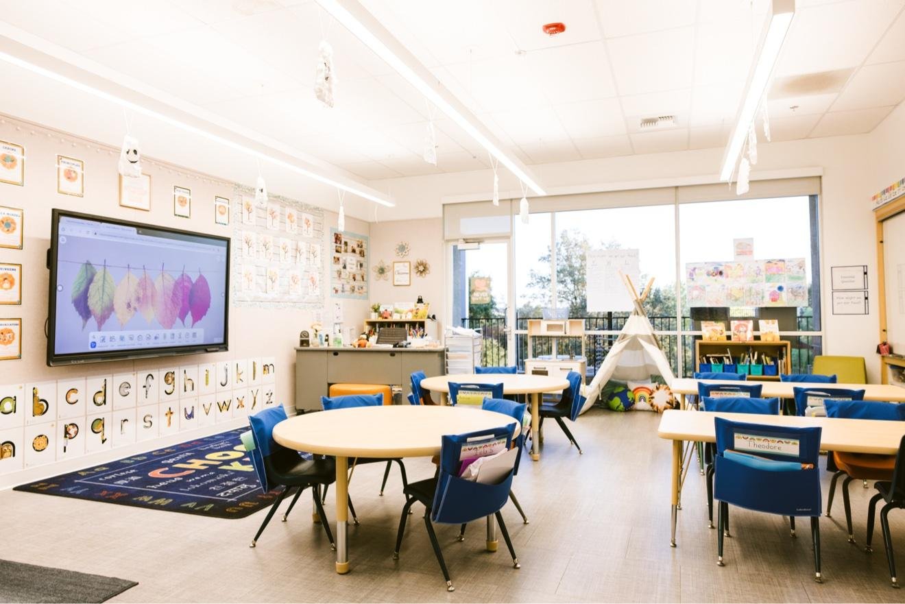 Classroom with a smart display and round tables