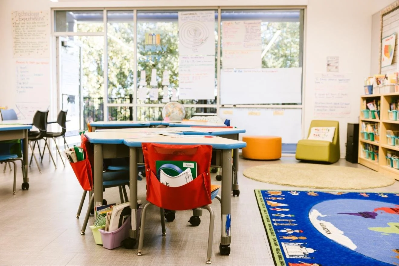 Classroom reading rug and bookshelves